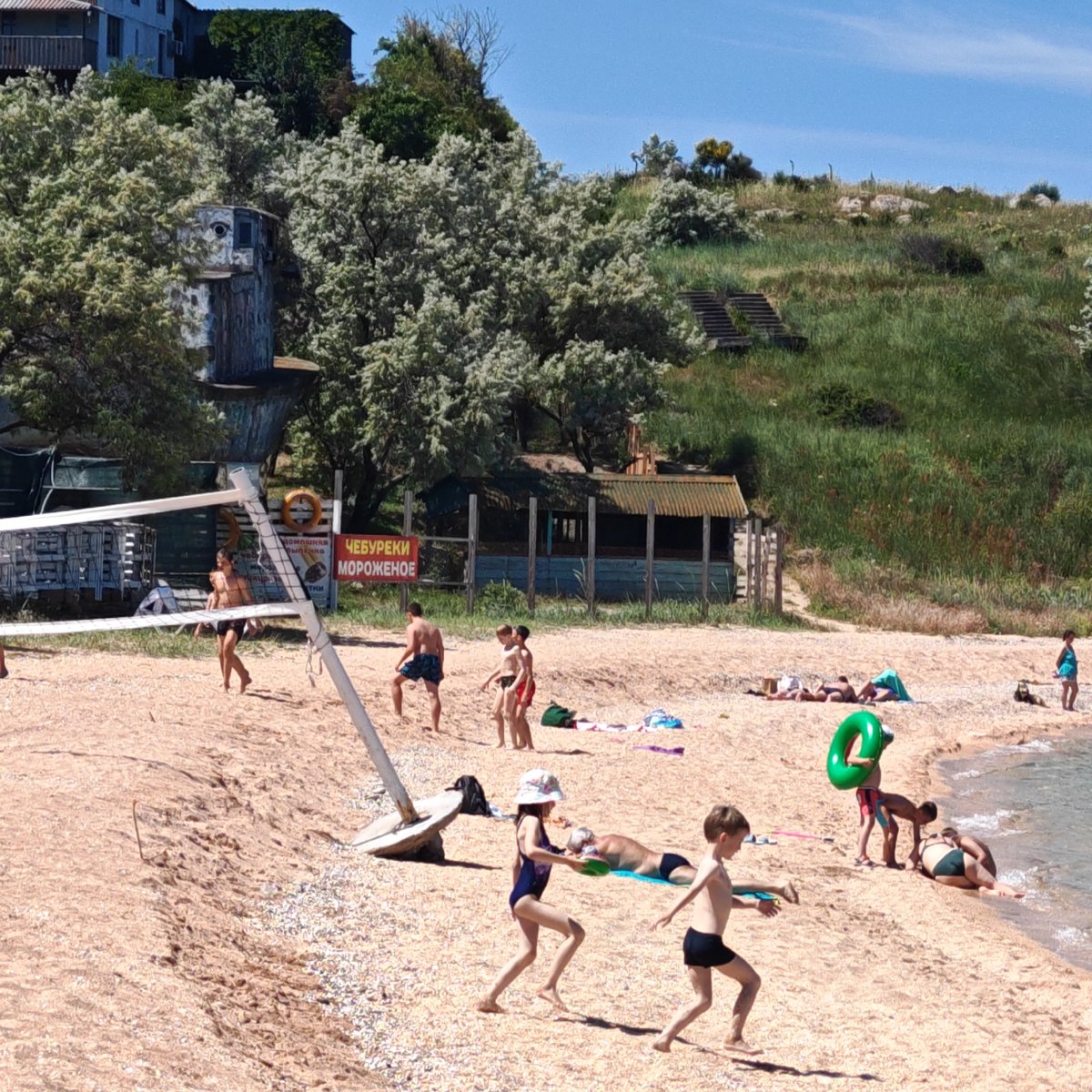 Clear morning coastal scenes documented in Shchelkino, Ukraine