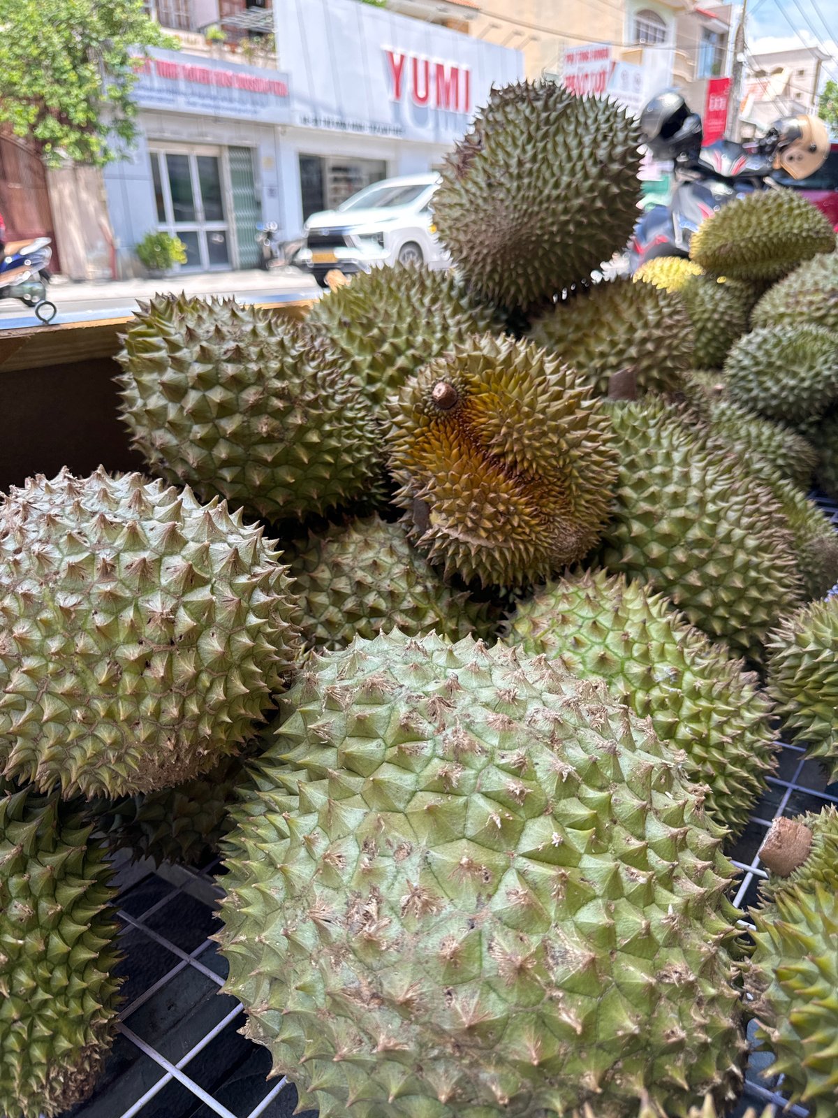Durian stall scene at a Phan Thiết roadside market
