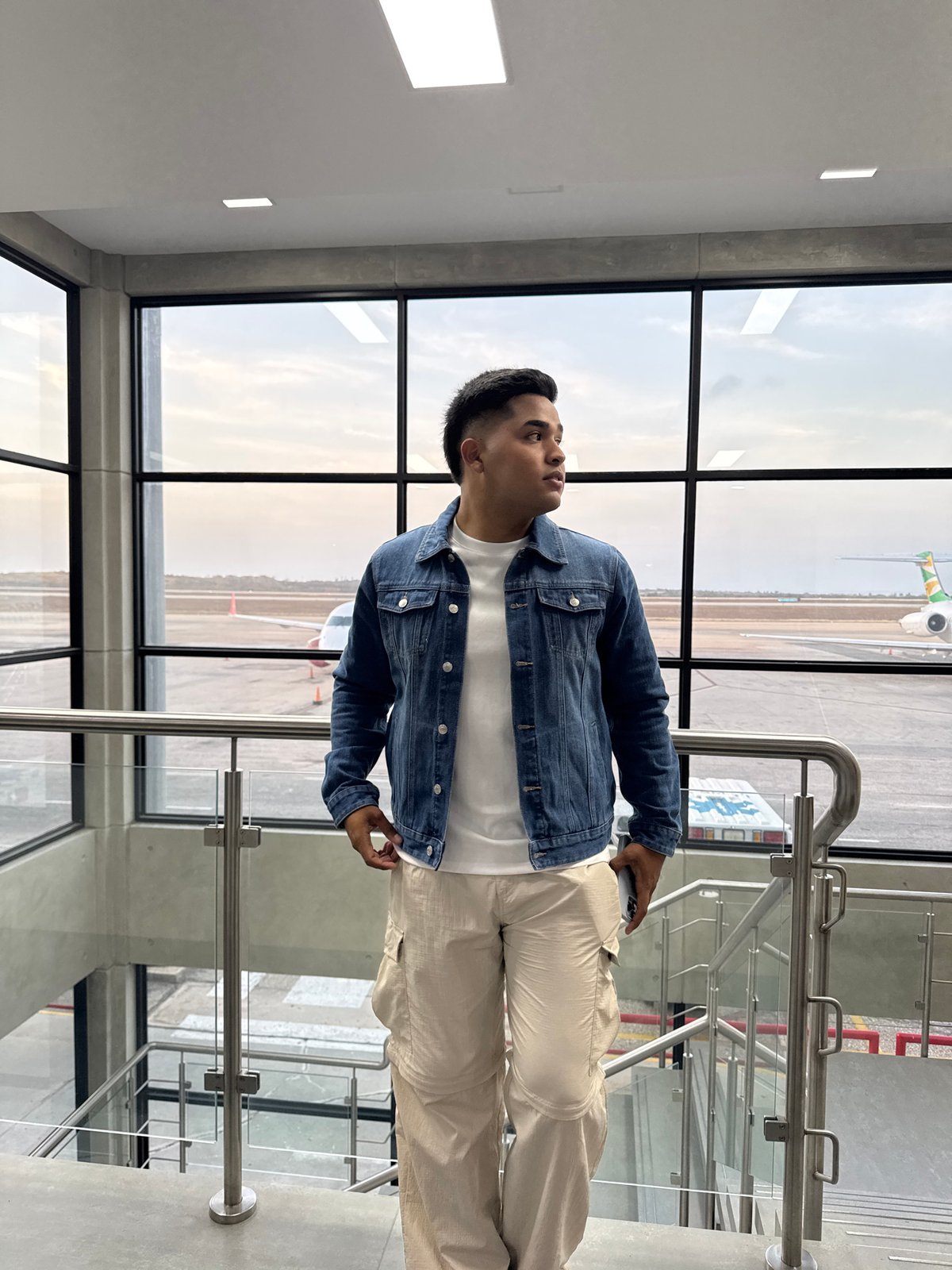 Routine travel moments captured at Venezuelan international airport
