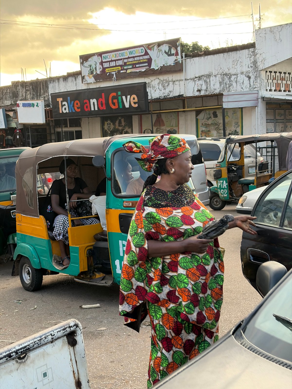 Street market life in Jos on a late afternoon