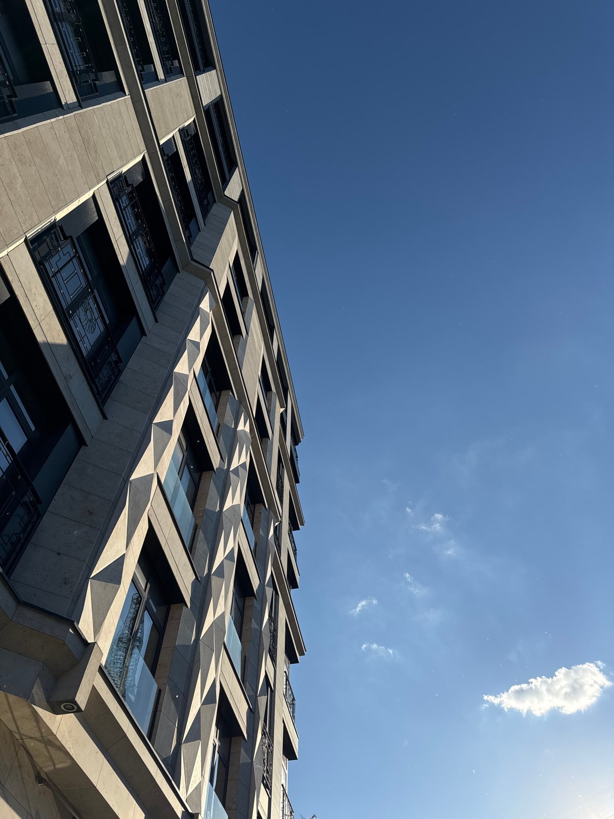 Photographer captures Moscow architecture during late afternoon sunlight