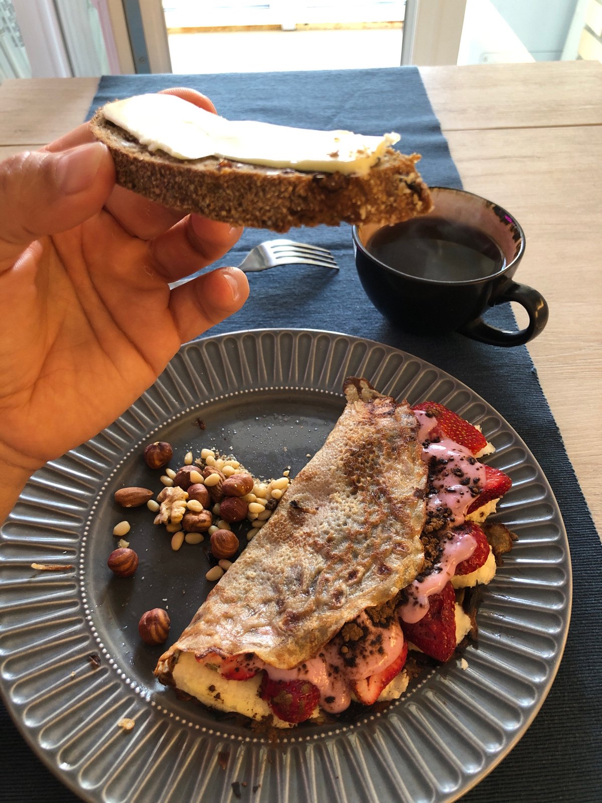 Breakfast and a sunny morning walk around a Saint Petersburg neighborhood