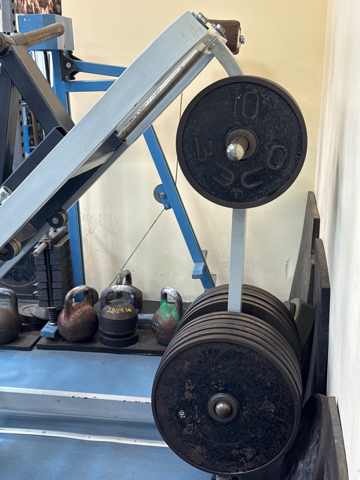 Weightlifting equipment setup observed in Kladovitsy gym