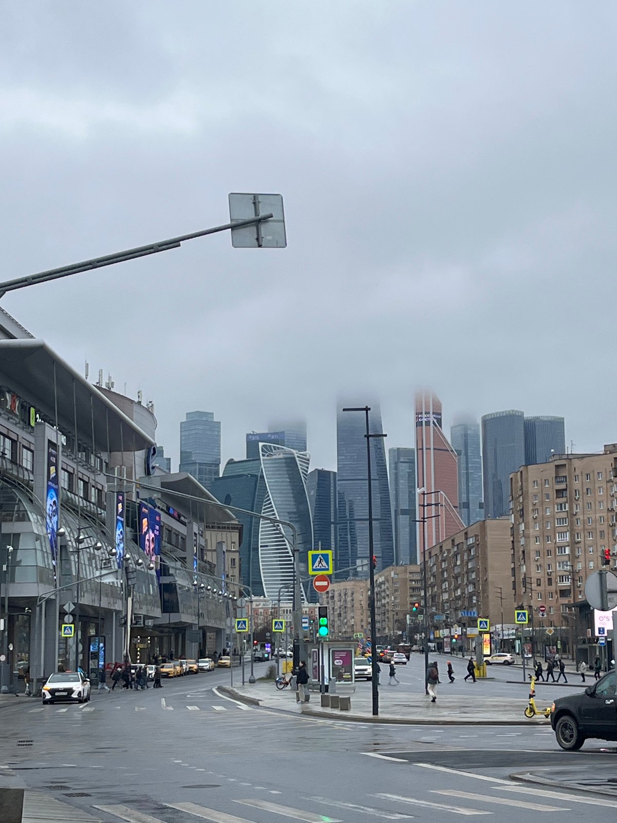Rainy morning scenes documented across central Moscow locations