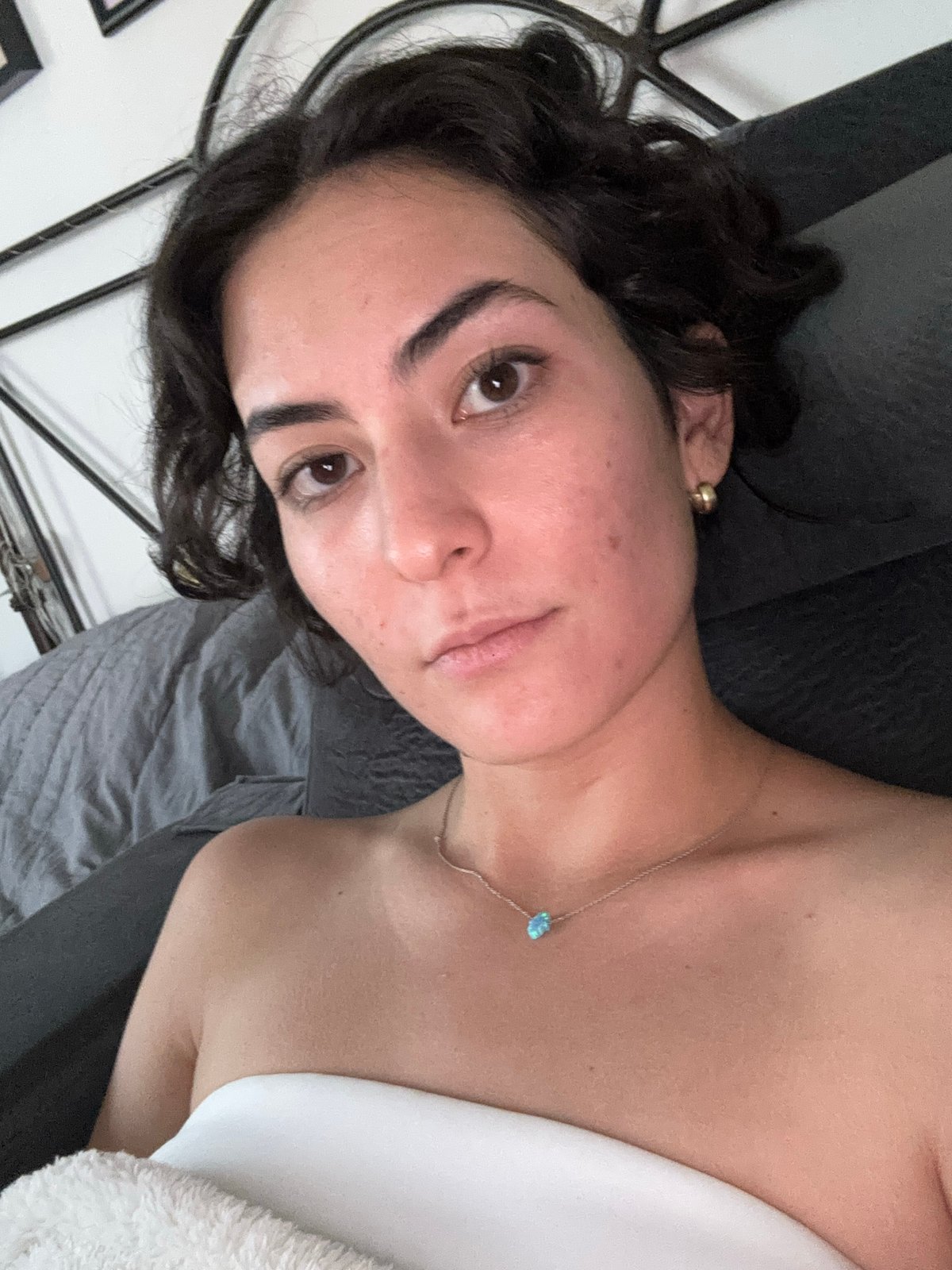 Woman documents selfie session across multiple indoor locations in Puebla
