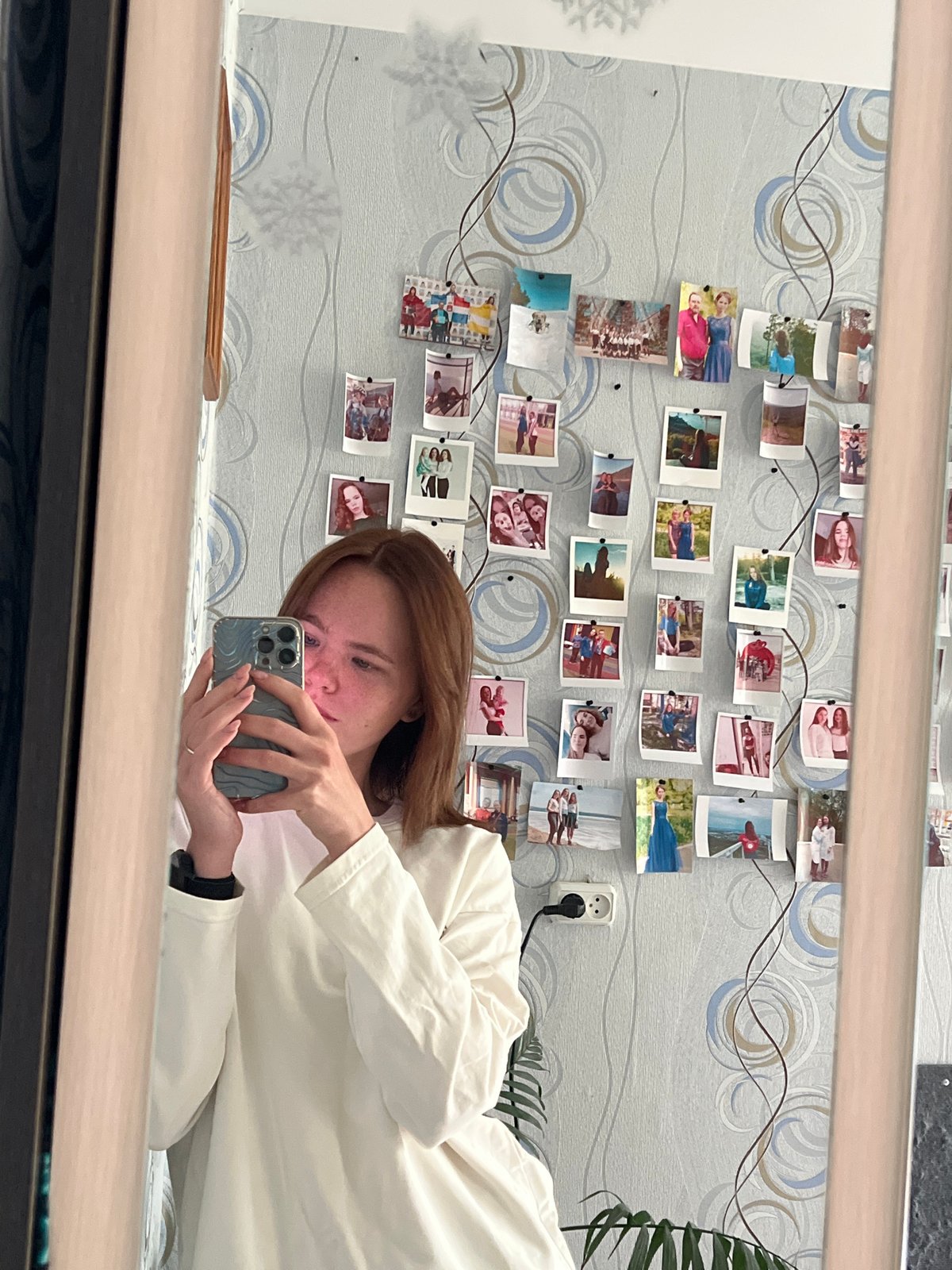 Morning routine captured in Chaikovsky home with cat companion