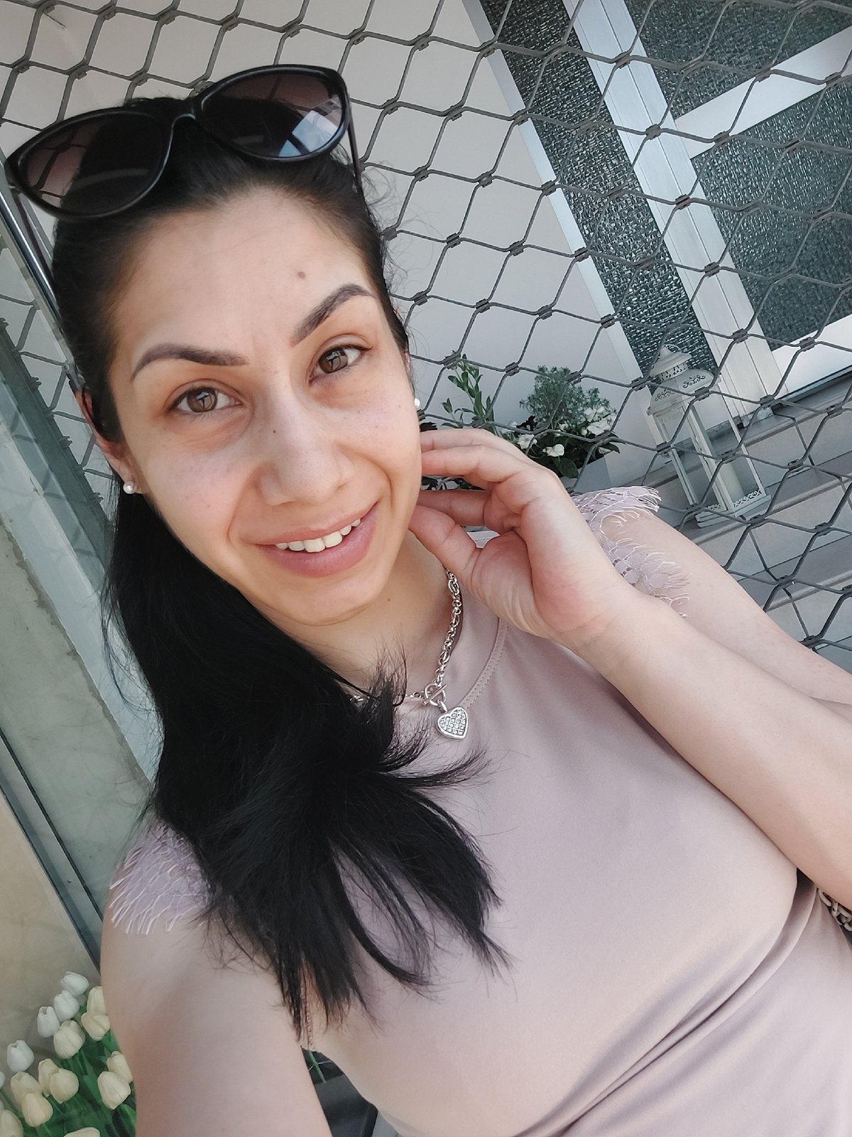Woman photographed at multiple Landshut locations during morning outing