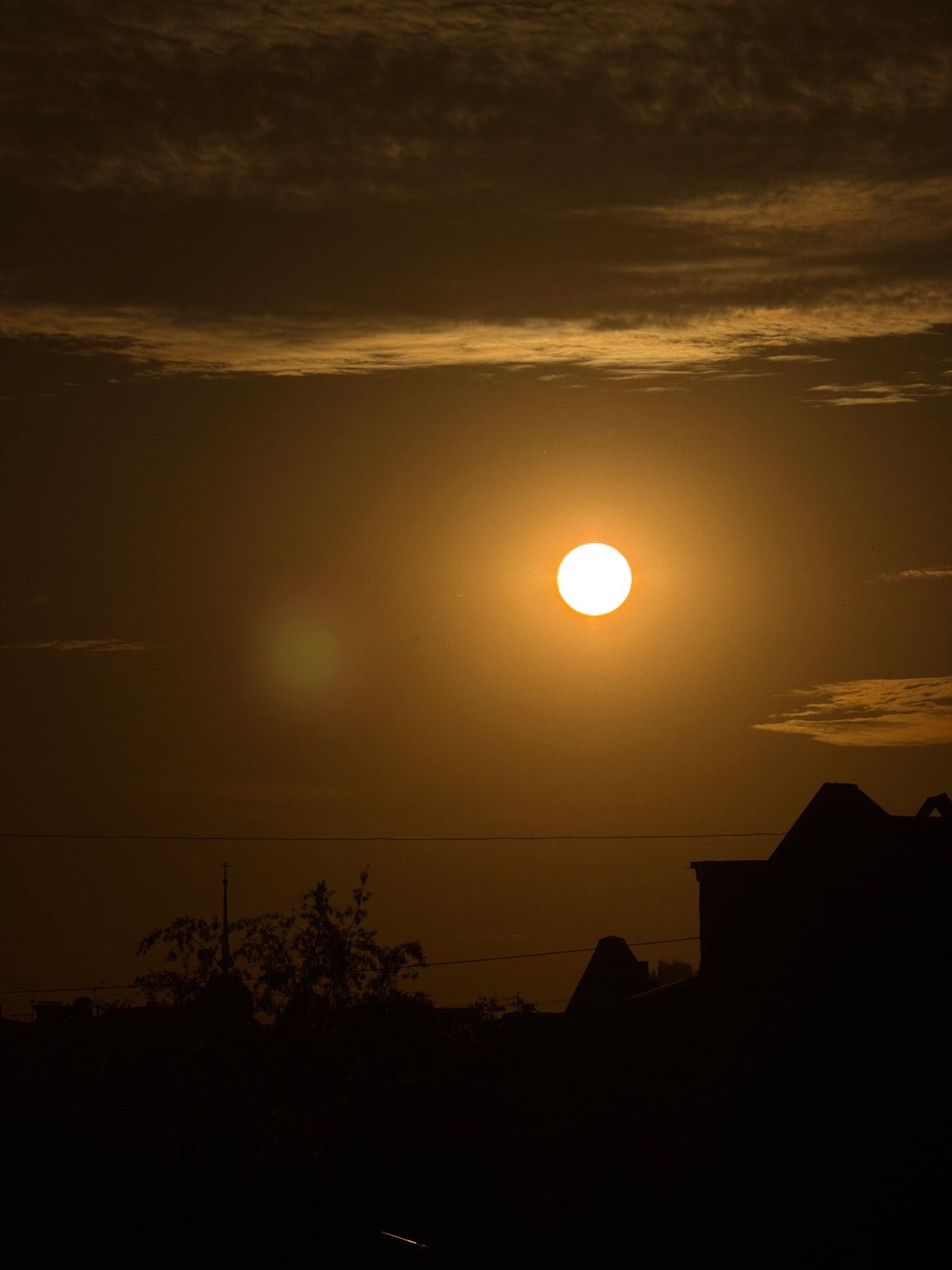Witness documents Moscow sunset from rooftops showing Kremlin towers