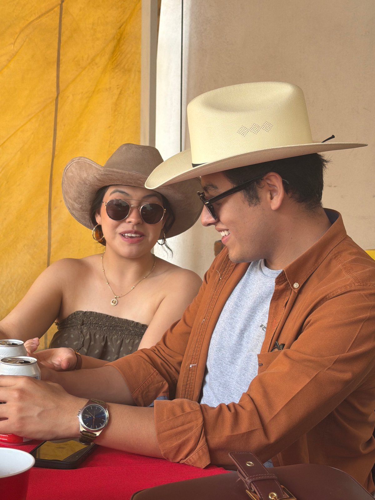 Cowboy hat couple and seasoned ribs documented in Puebla