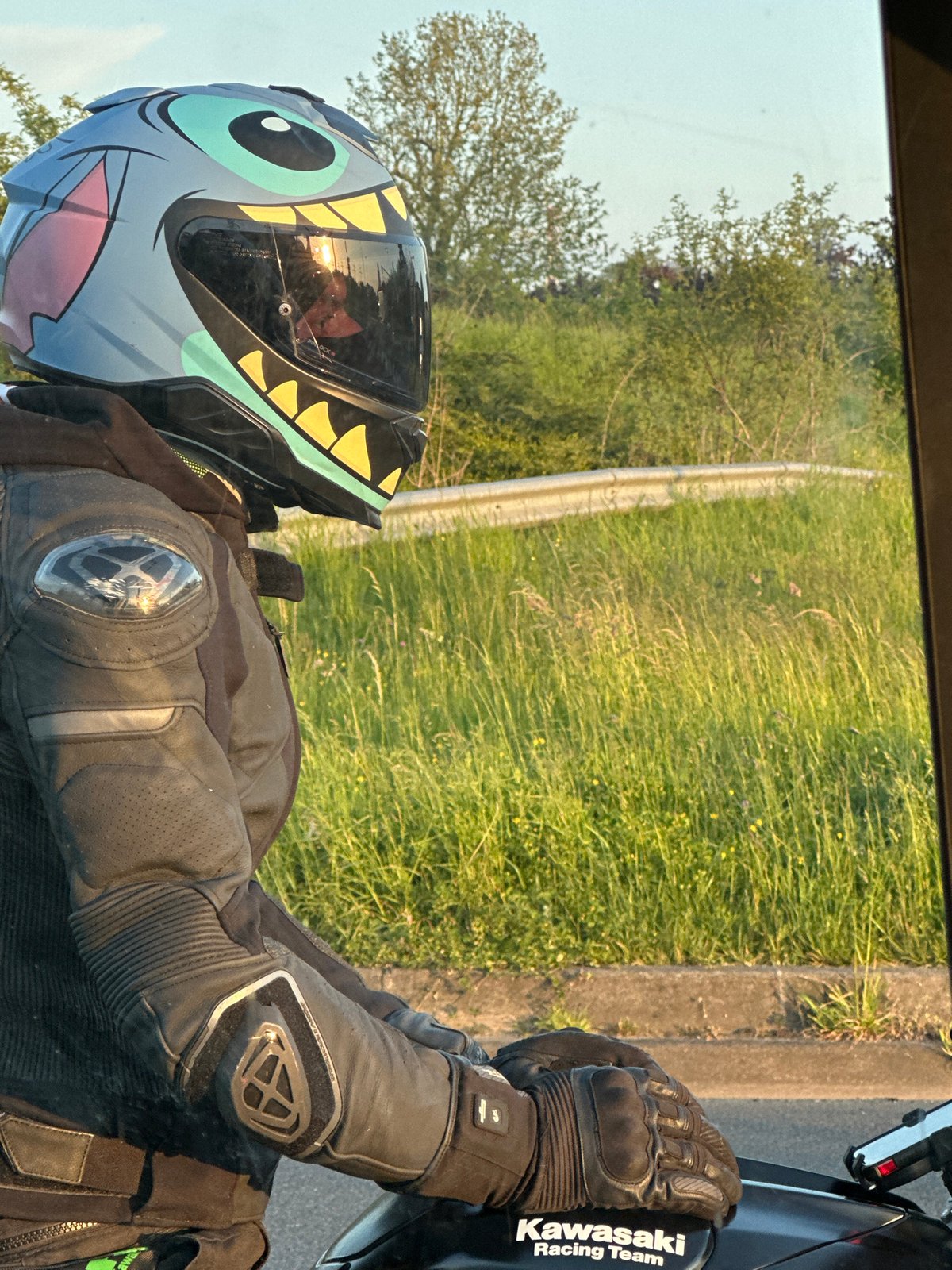 Motorcyclist spotted near power lines in Villebon-sur-Yvette