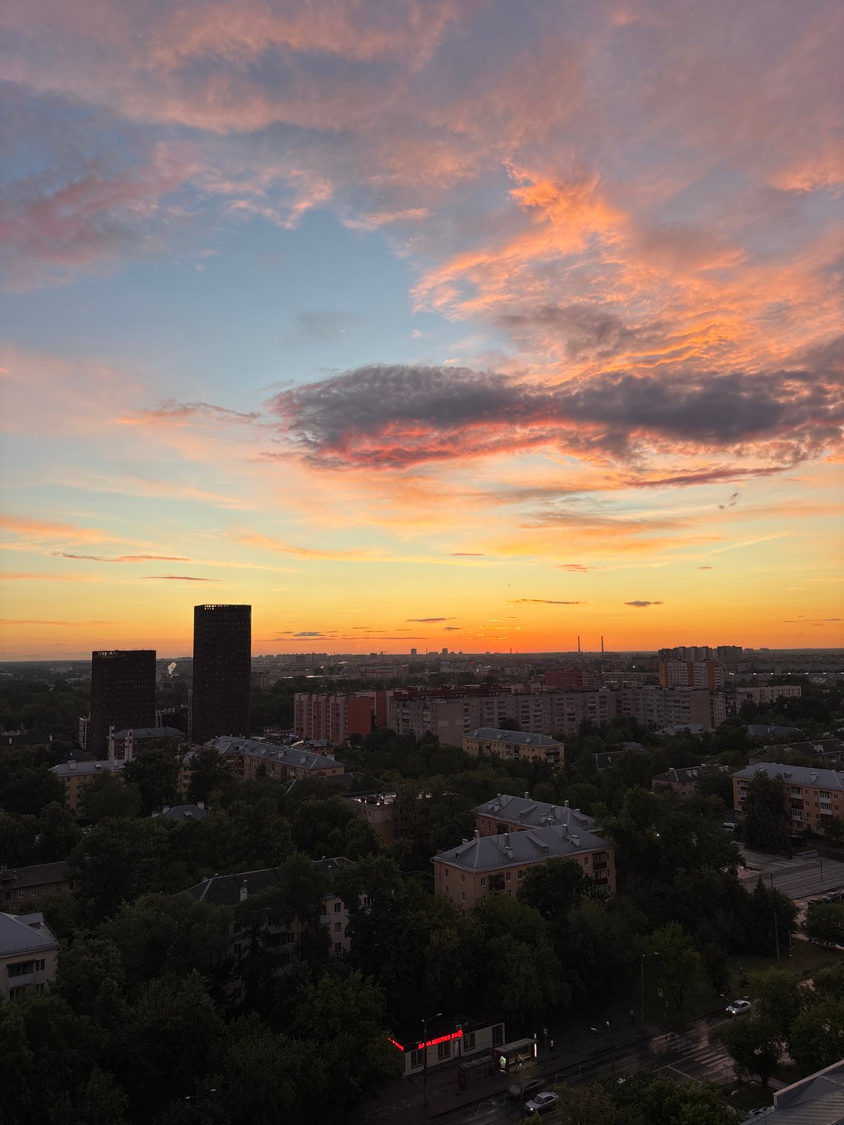 Sunset and rain over Nizhny Novgorod, inside and out