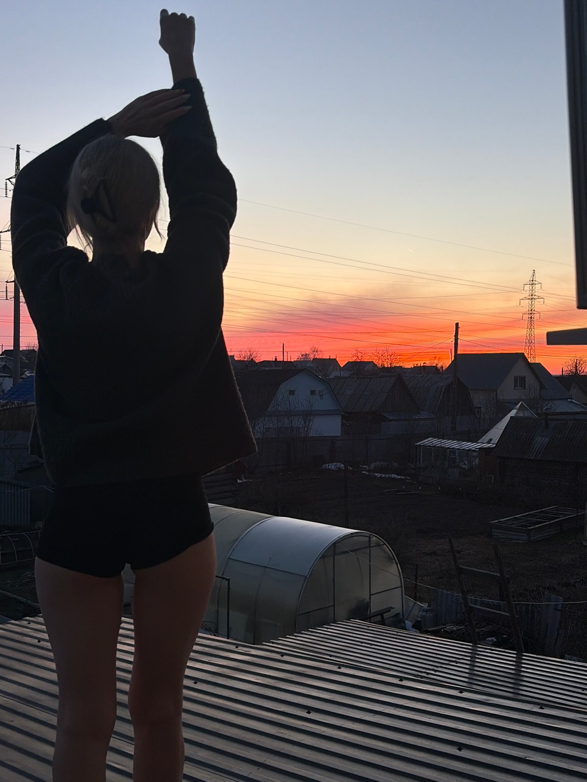 Balloon photo session captures sunset moments in Chaikovsky, Russia