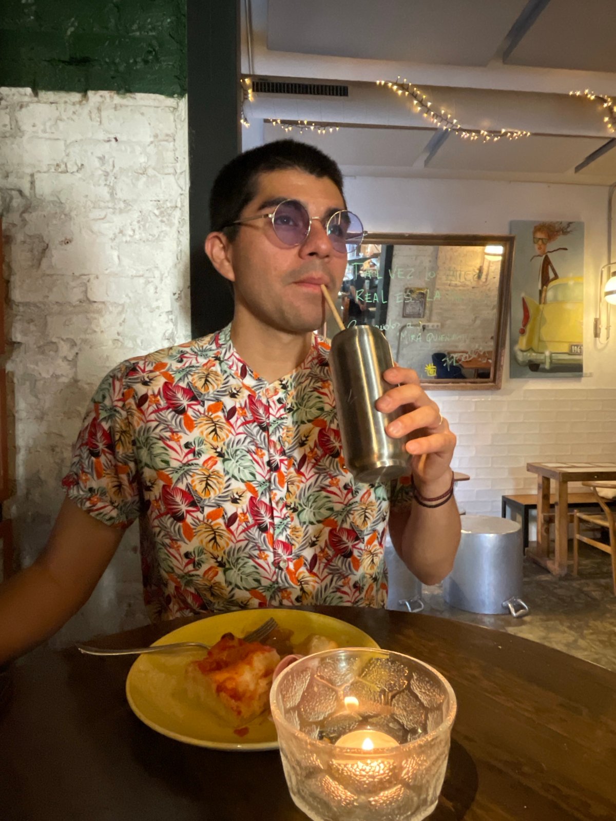 Casual dining scene documented at Barcelona restaurant