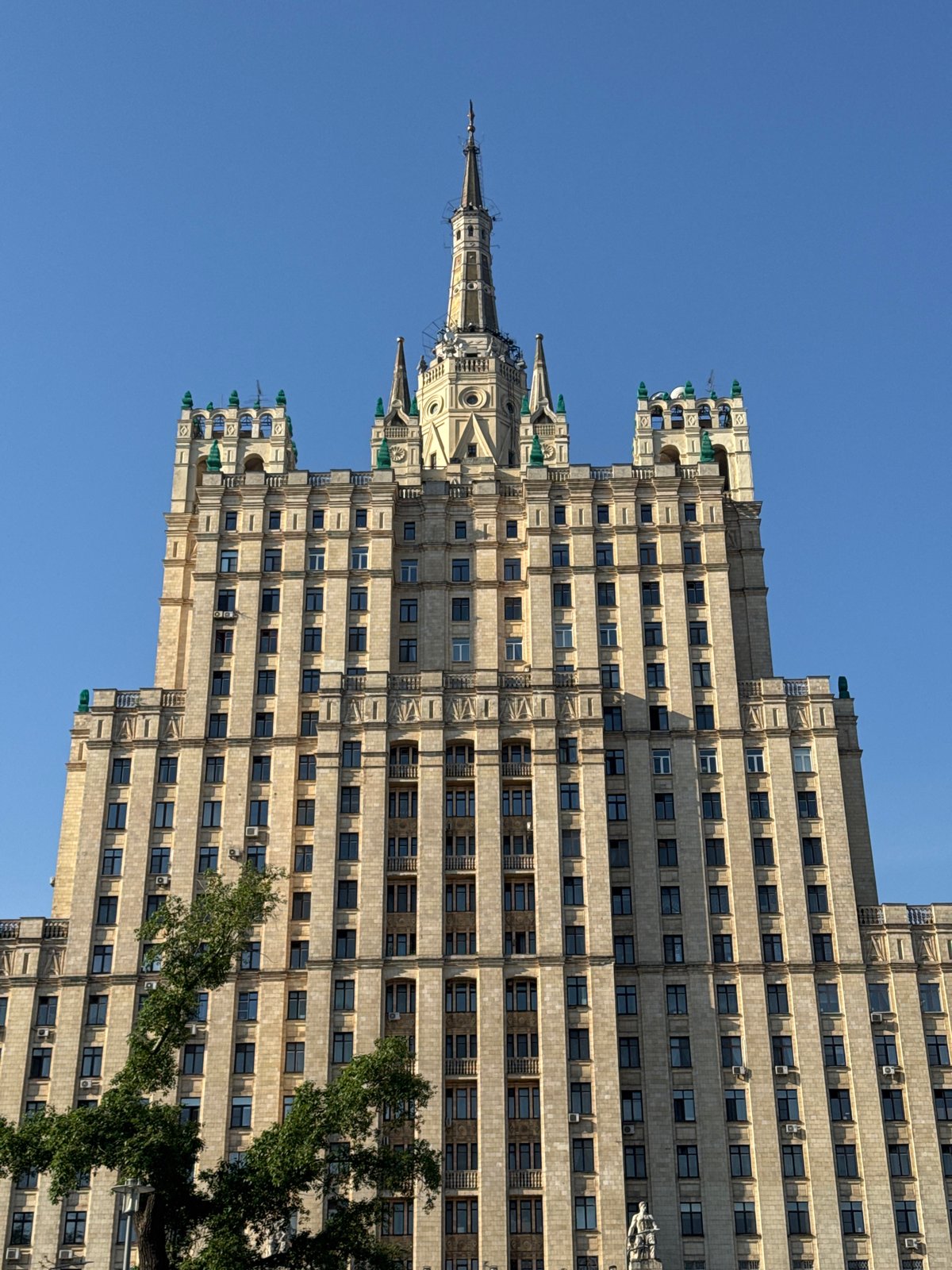 Moscow witness documents two Seven Sisters skyscrapers early morning