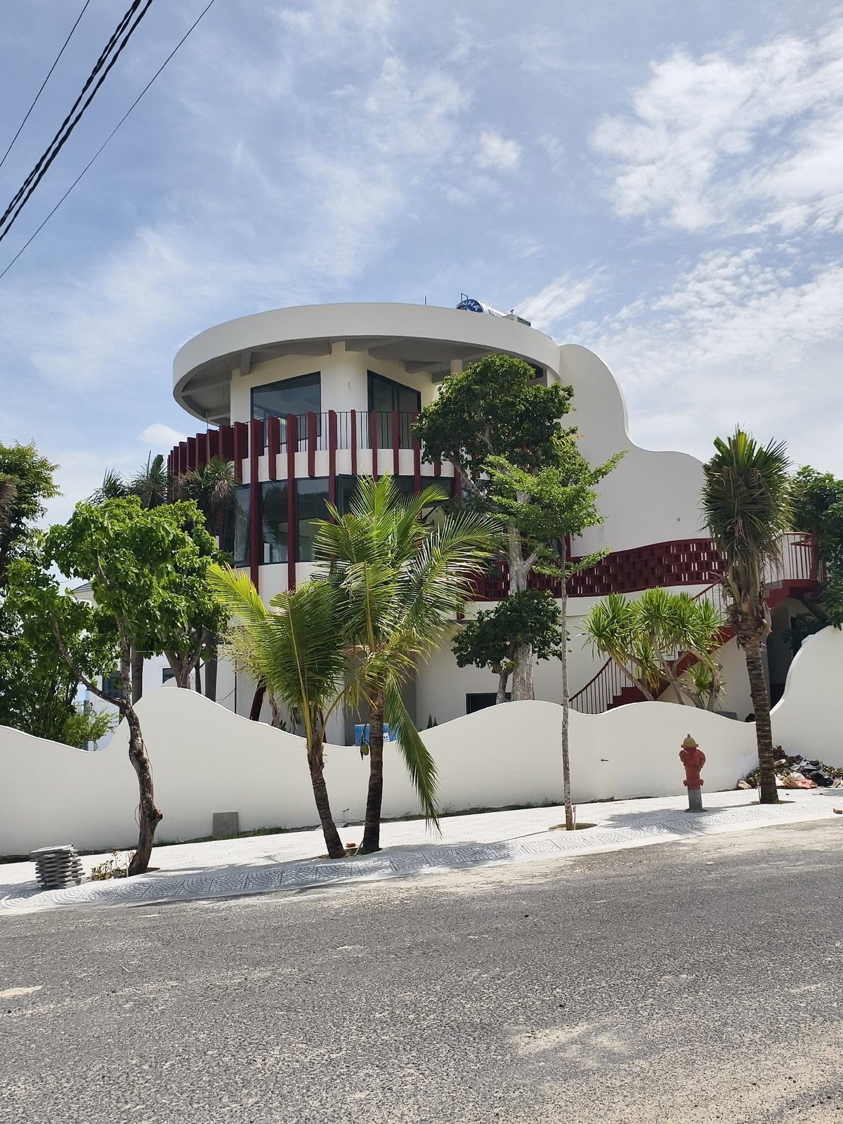 Morning observations document Nha Trang neighborhood scenes, bougainvillea blooms