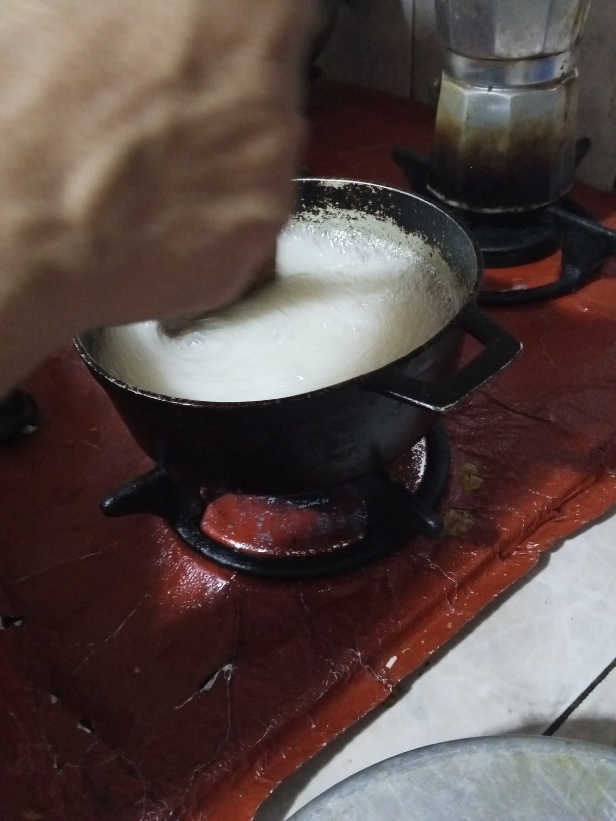 Home cooking session documented in Tinaquillo, Venezuela kitchen