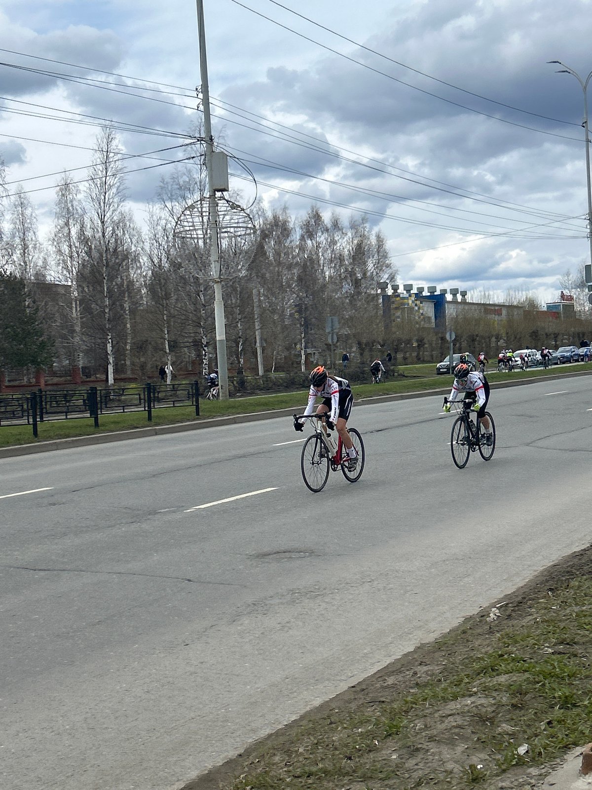 Bicycle race draws spectators in Izhevsk, Russia