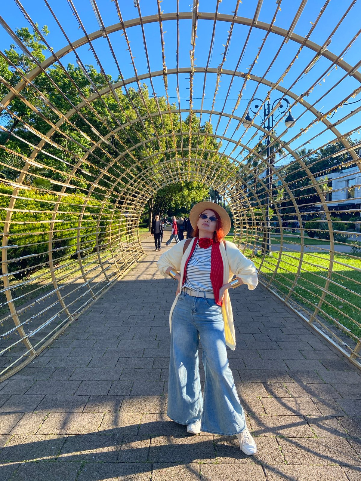 Sunny afternoon scenes captured across Sochi's public spaces