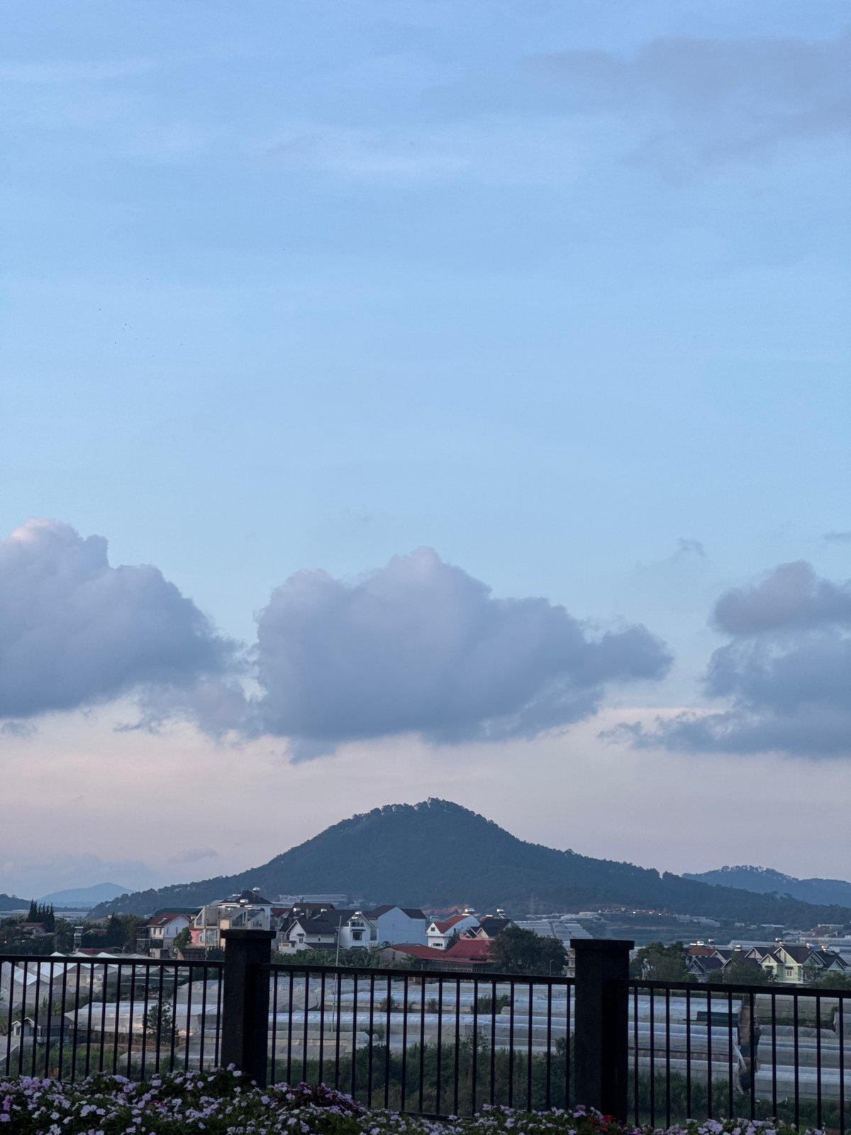 Dawn residential scenes documented in Đà Lạt Vietnam