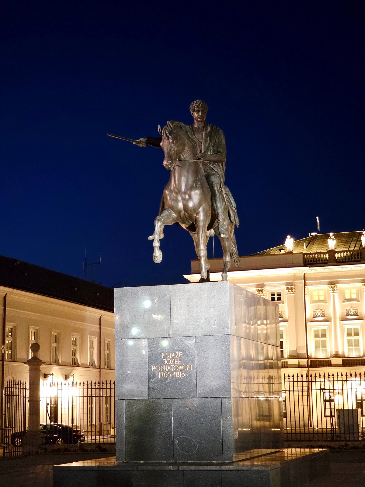 Warsaw's Royal Route at dusk, monuments and night city life