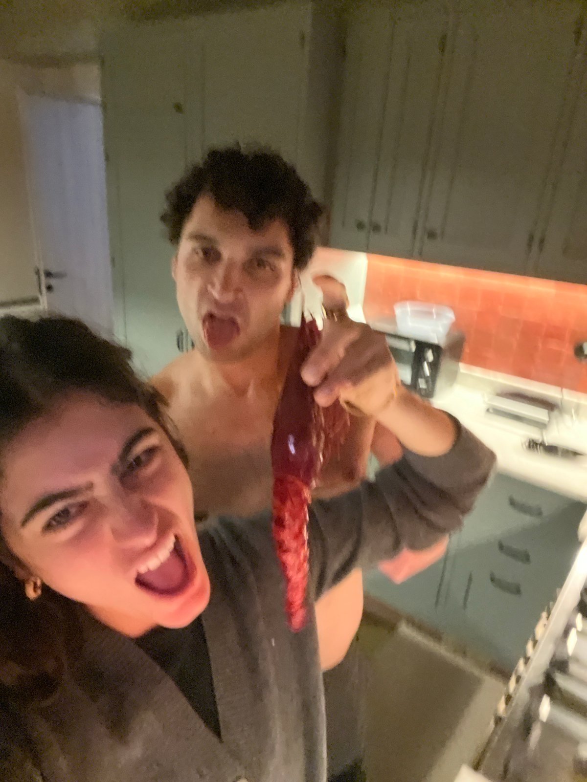Couple prepares fresh prawns in Gondarém kitchen