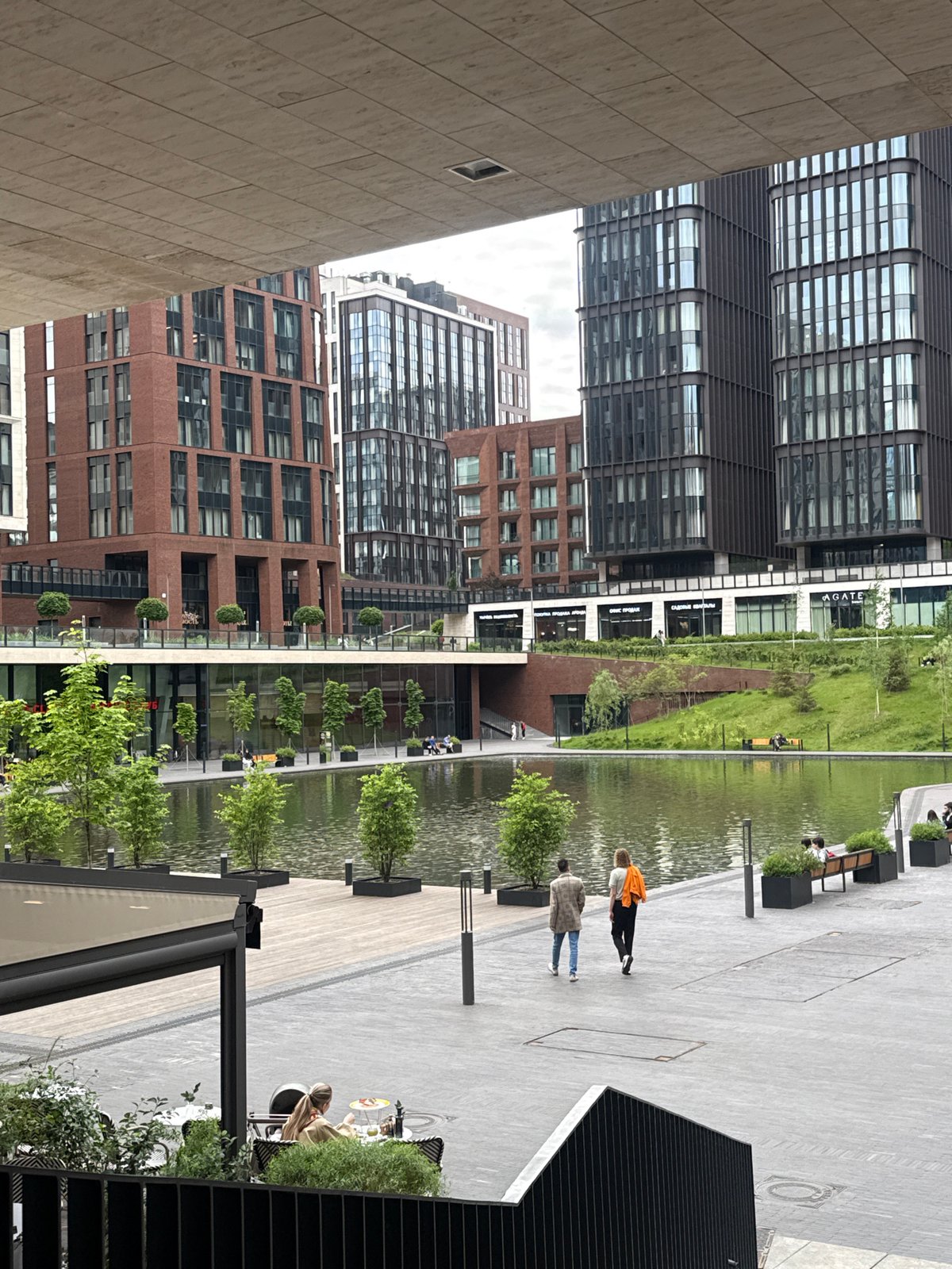 Afternoon stroll through modern Moscow waterfront district documented
