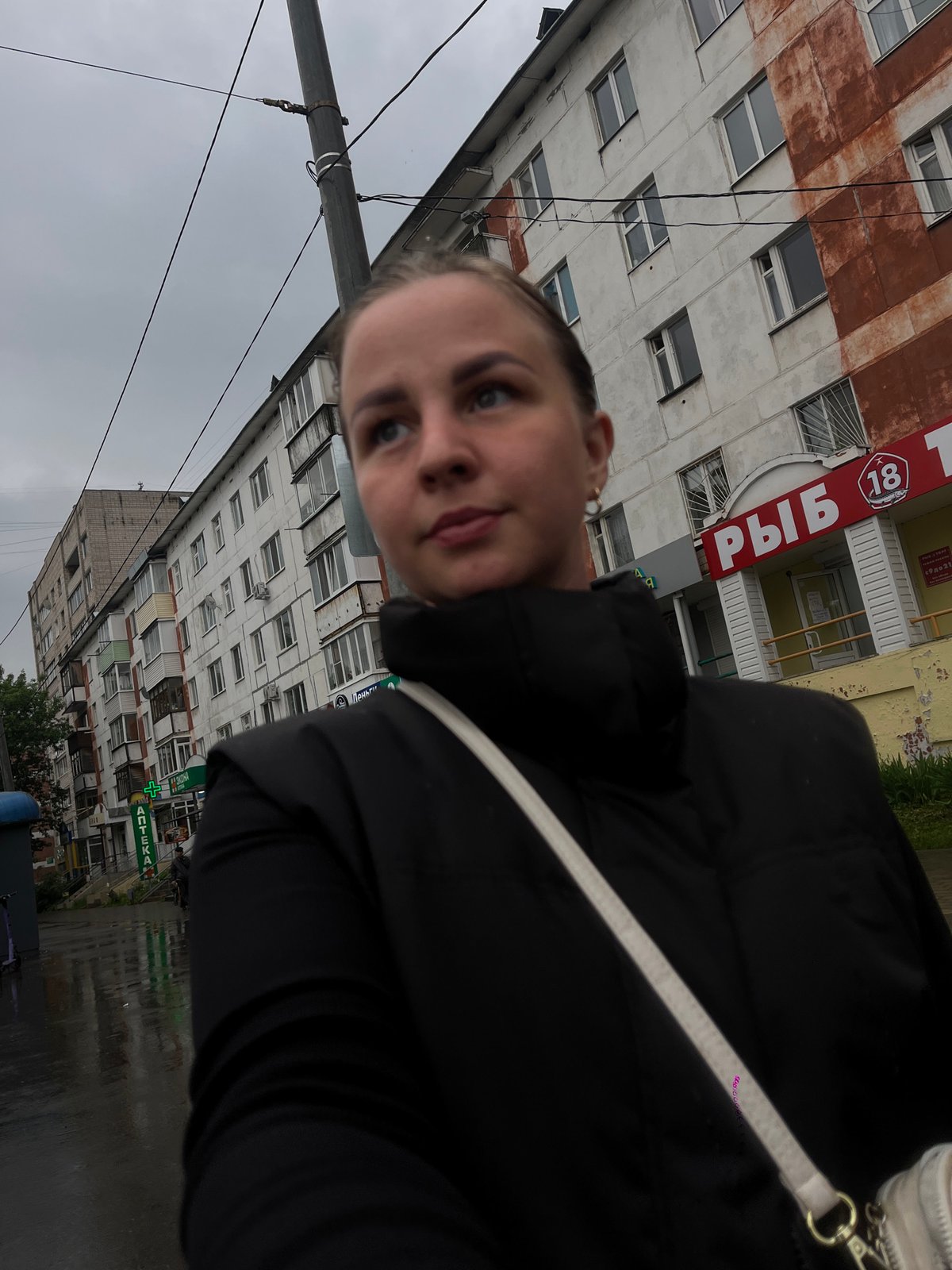 Woman photographed at multiple Izhevsk locations within minutes
