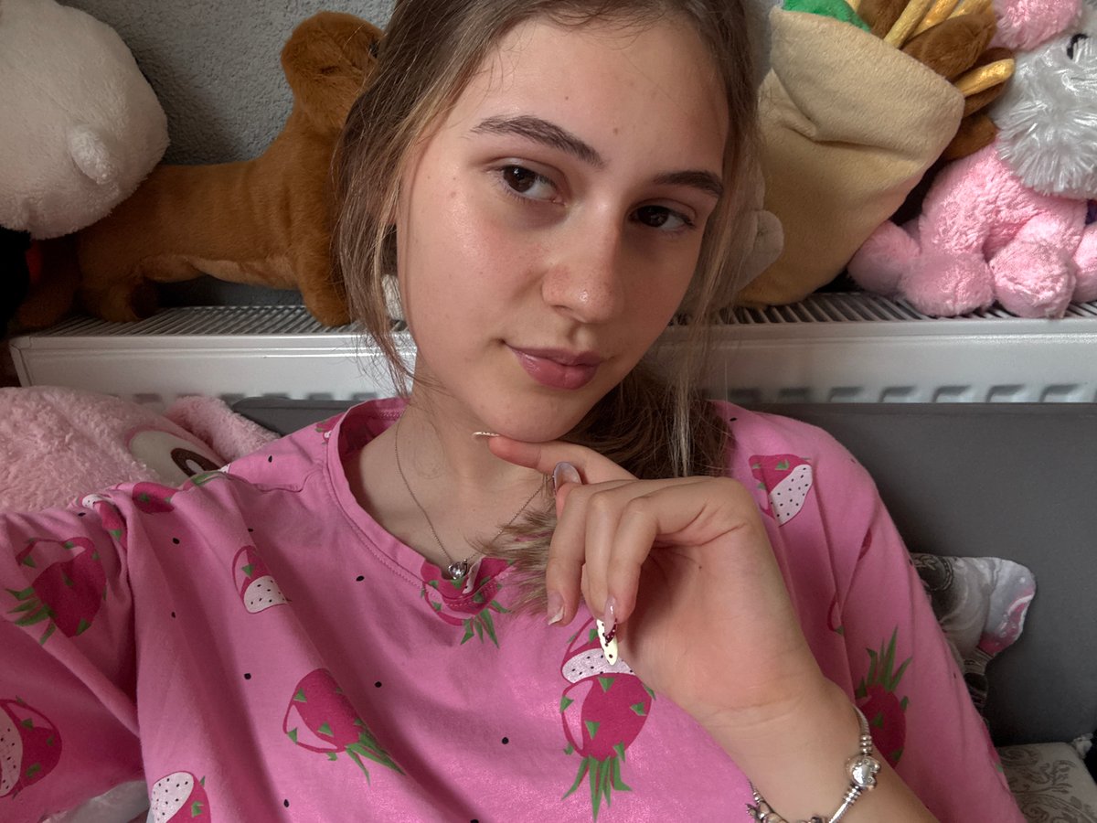 Lazy morning at home in Panagyurishte, sketchbook and selfies