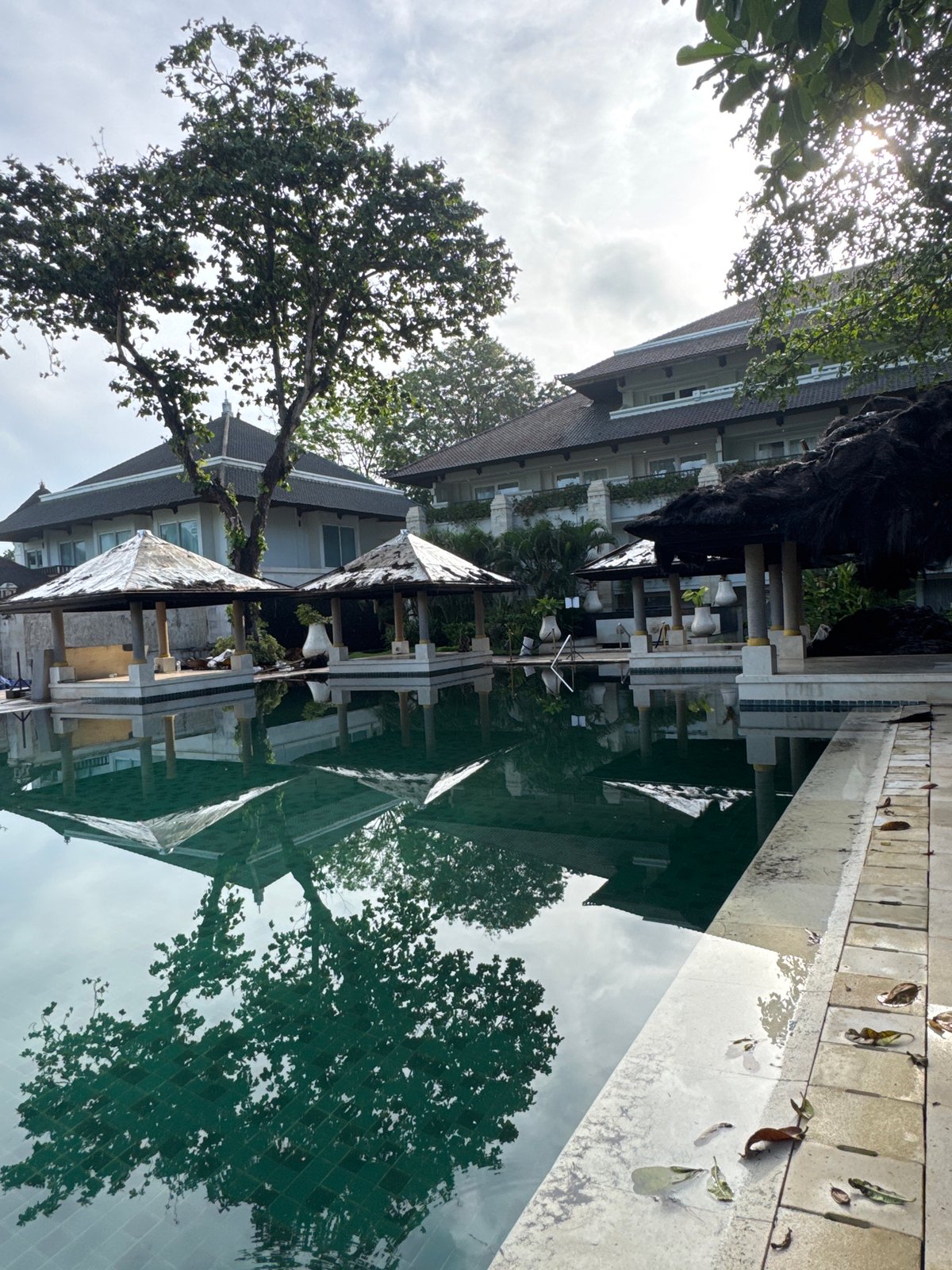 Tropical resort grounds documented in Kuta Selatan, Indonesia
