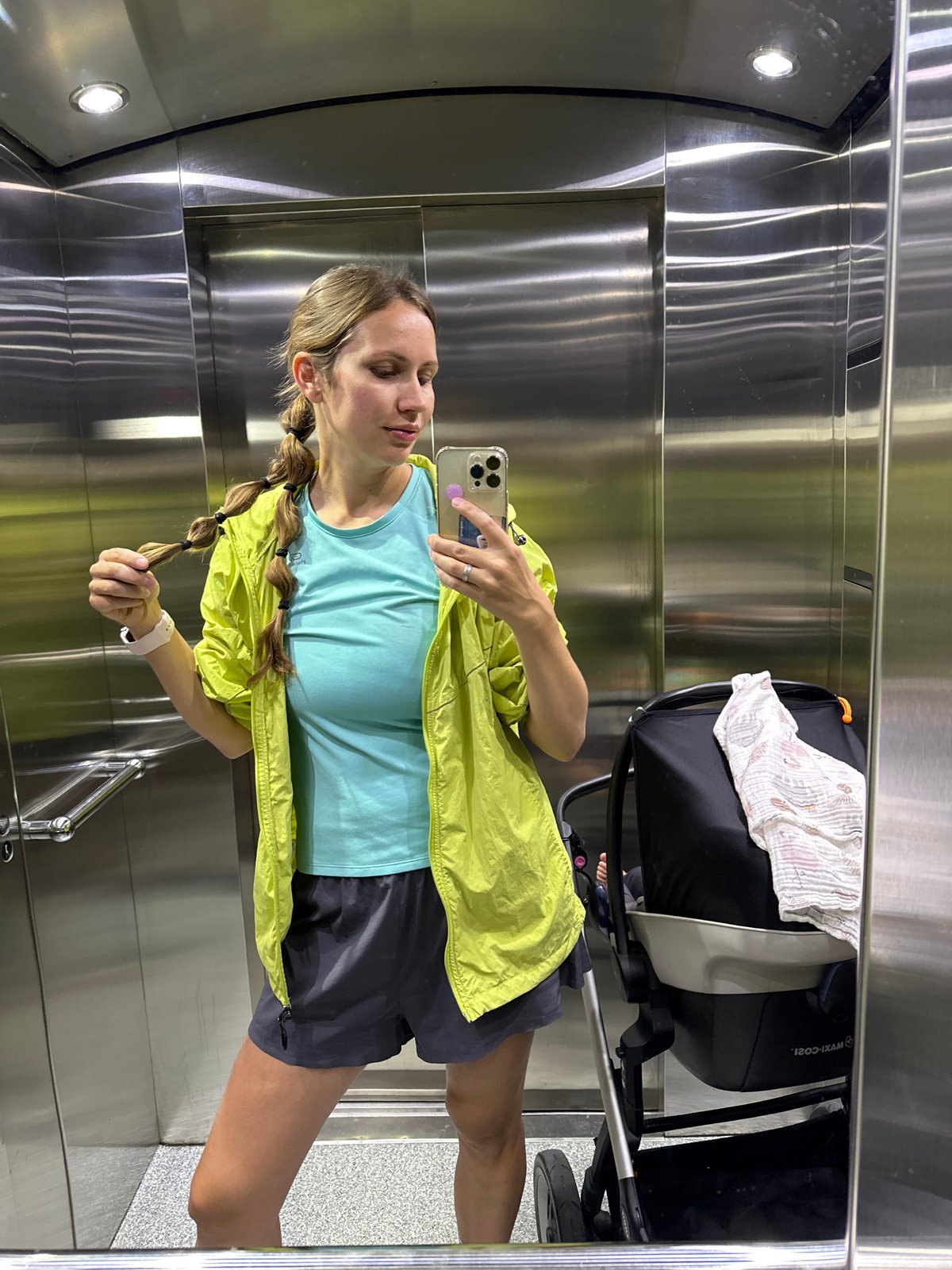 Woman photographed taking elevator selfie in Fethiye, Turkey