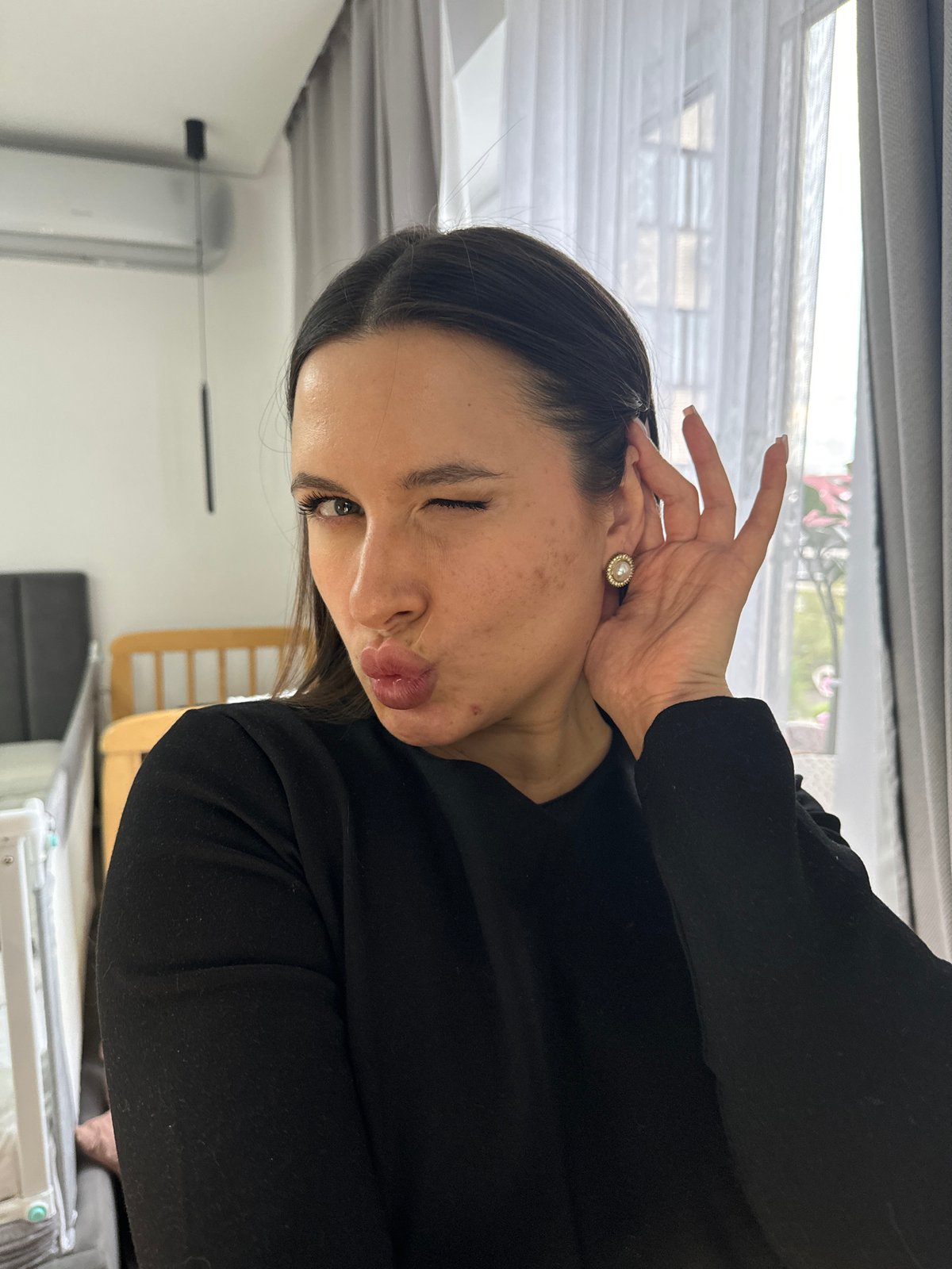 Woman takes selfie photo session in Odintsovo indoor locations