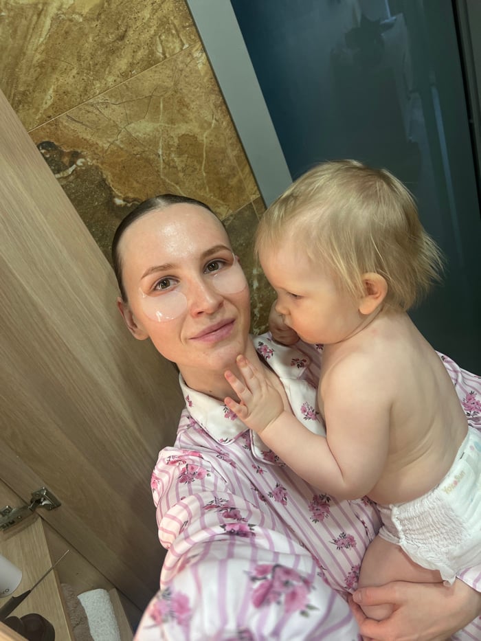 Mother, infant spend morning shopping at Khimki mall