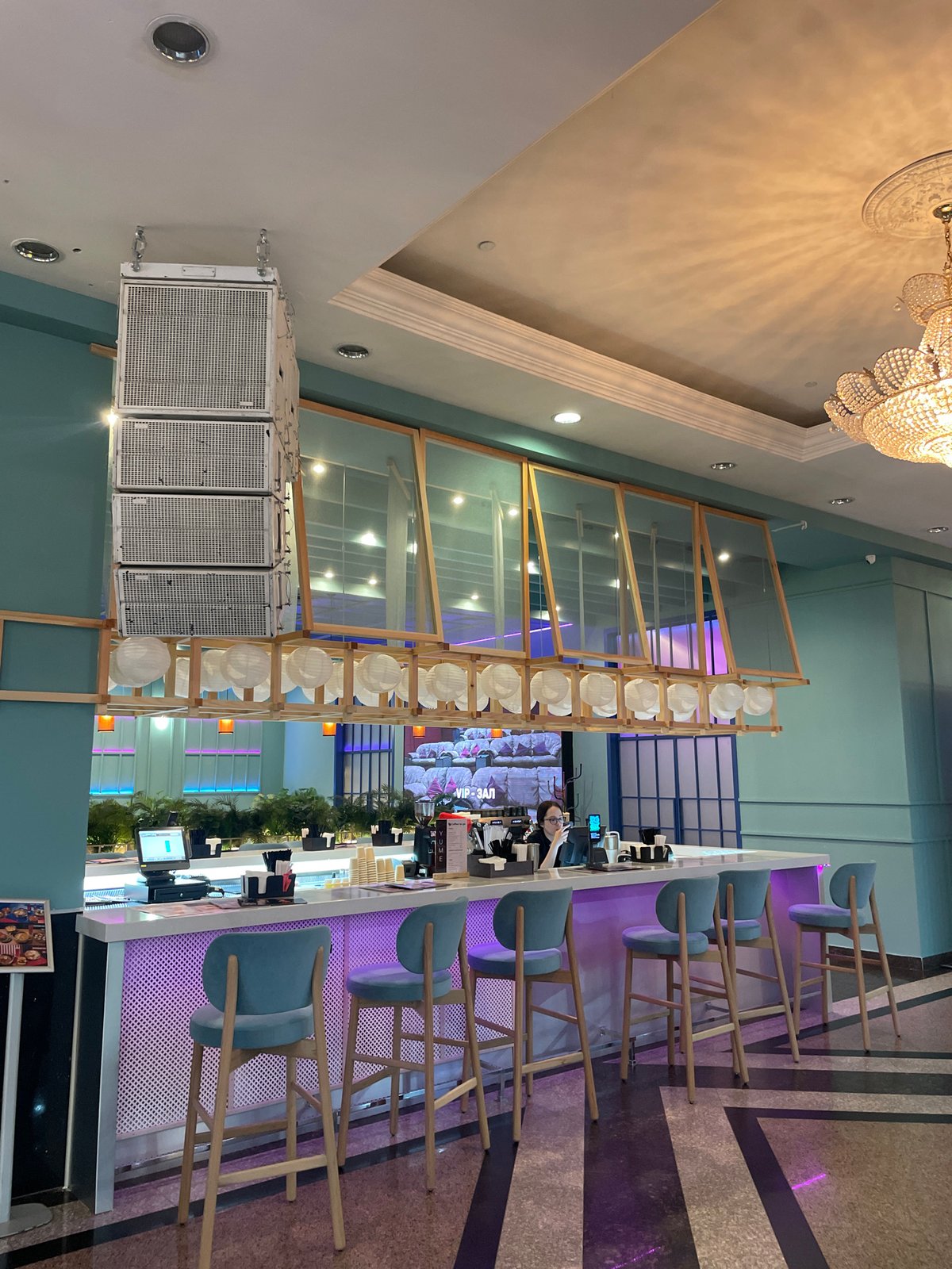 Shopping mall walkthrough captures restaurants, bars, and retail stores