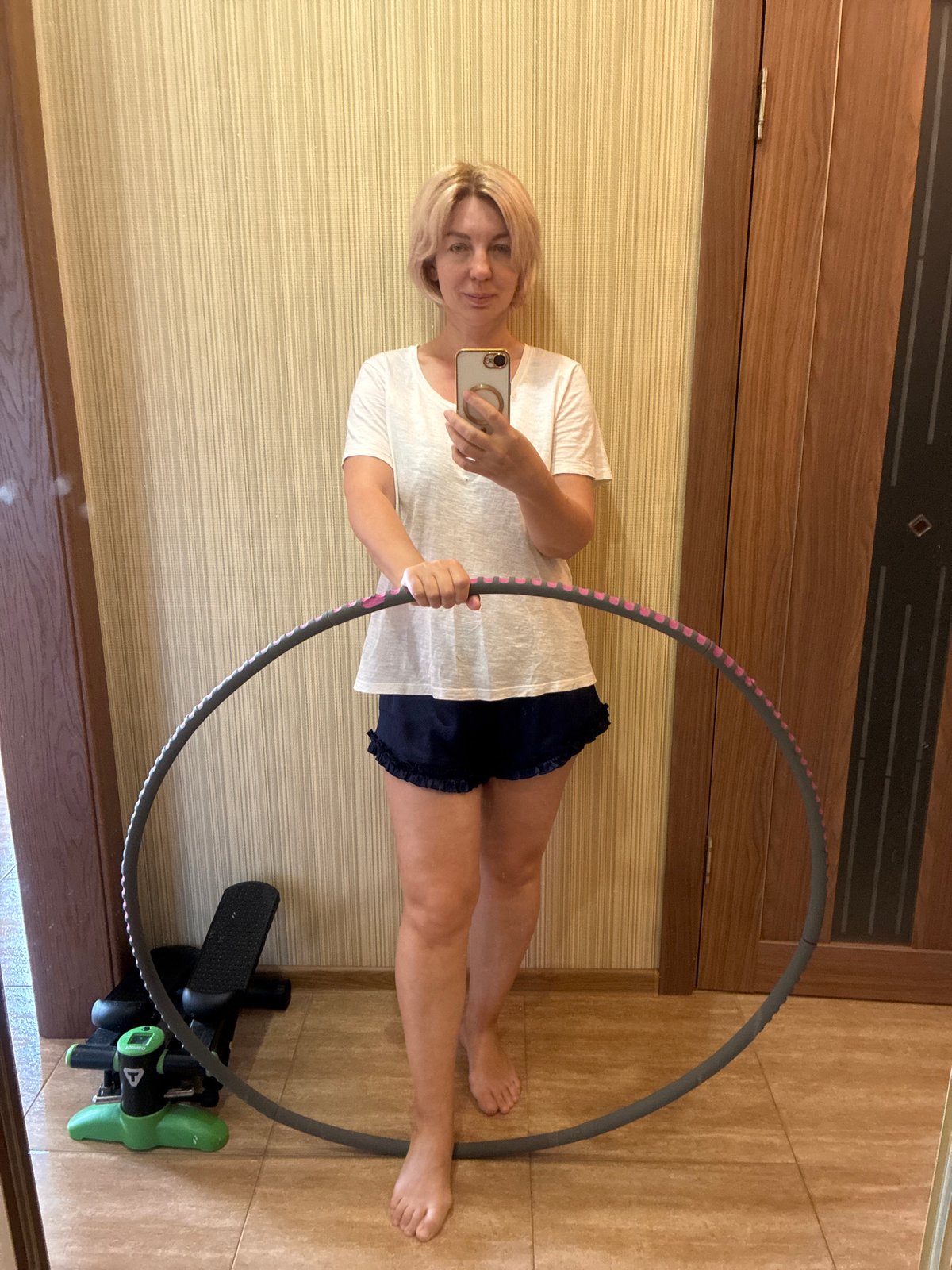 Woman documents early morning fitness routine in Sochi apartment
