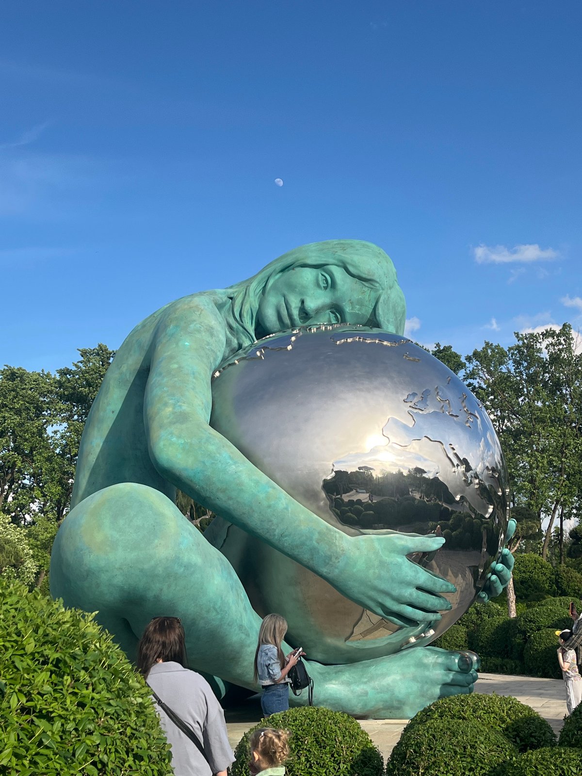 Bronze globe statue draws visitors in Krasnodar park