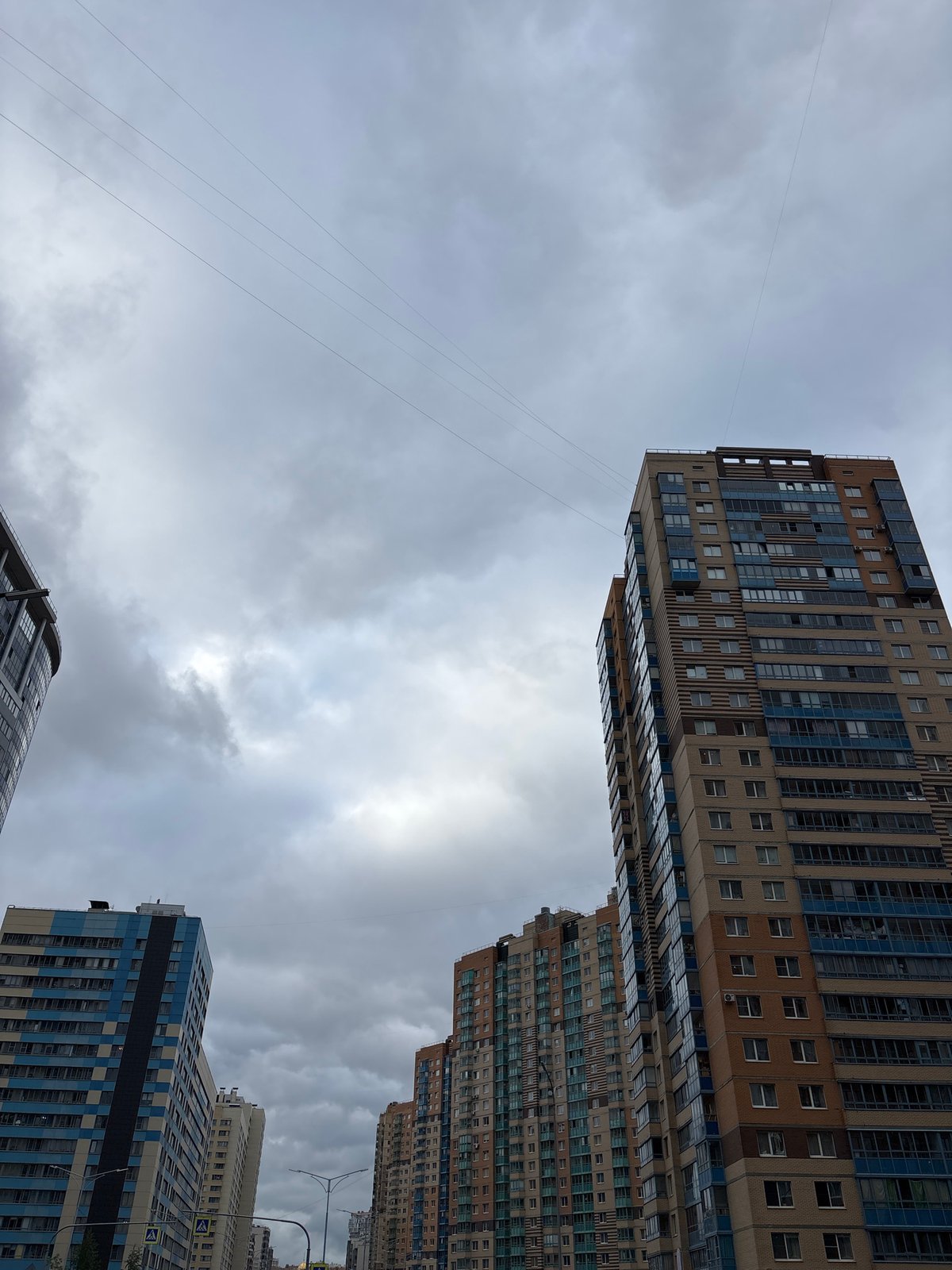 Overcast afternoon captured over Kudrovo apartment buildings