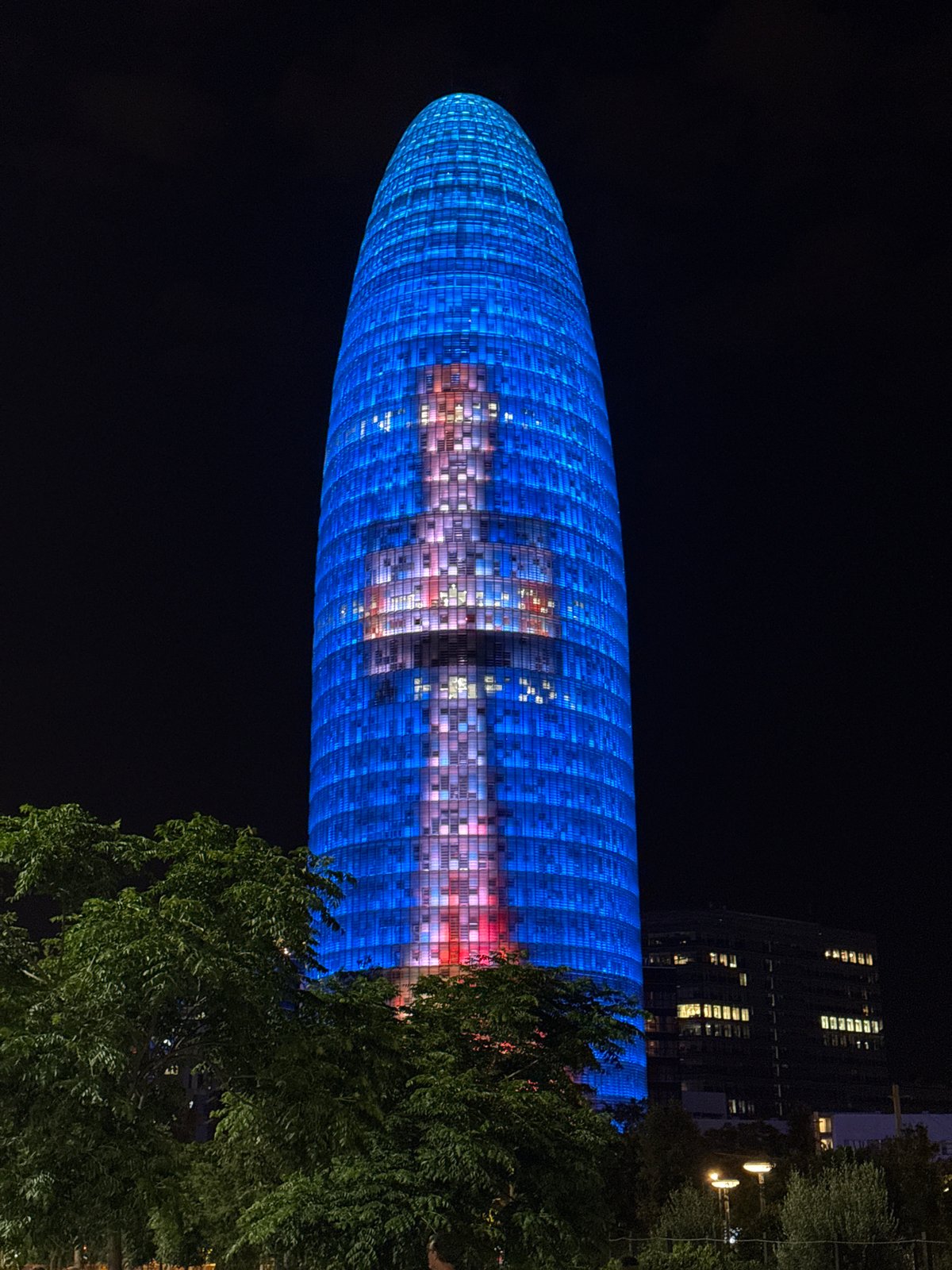 Barcelona's Torre Glòries draws crowds with illuminated displays