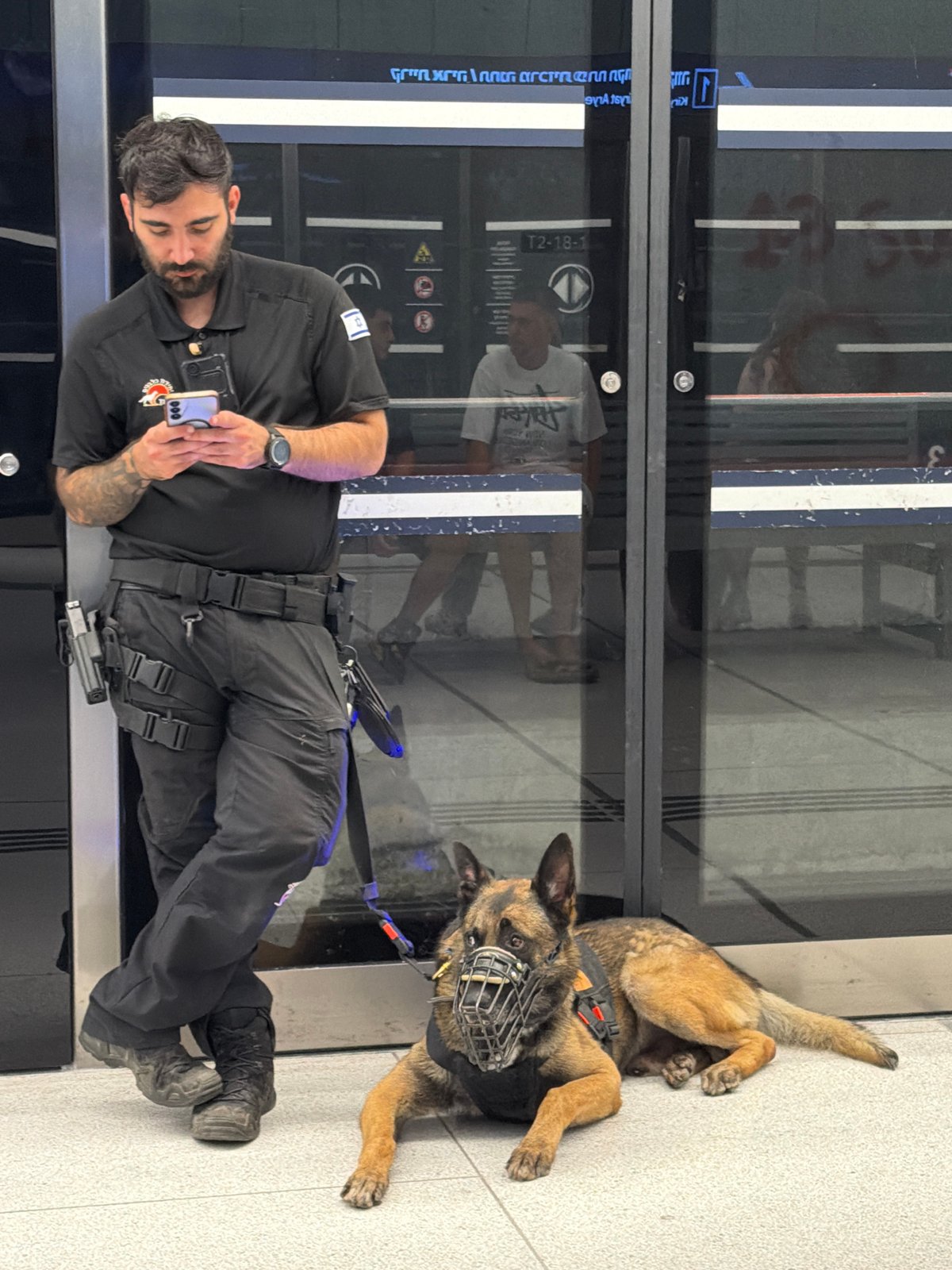 Uniformed man with dog observed in Tel Aviv