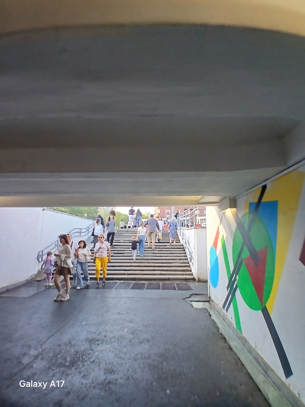 Urban scenes documented in Yekaterinburg during afternoon hours