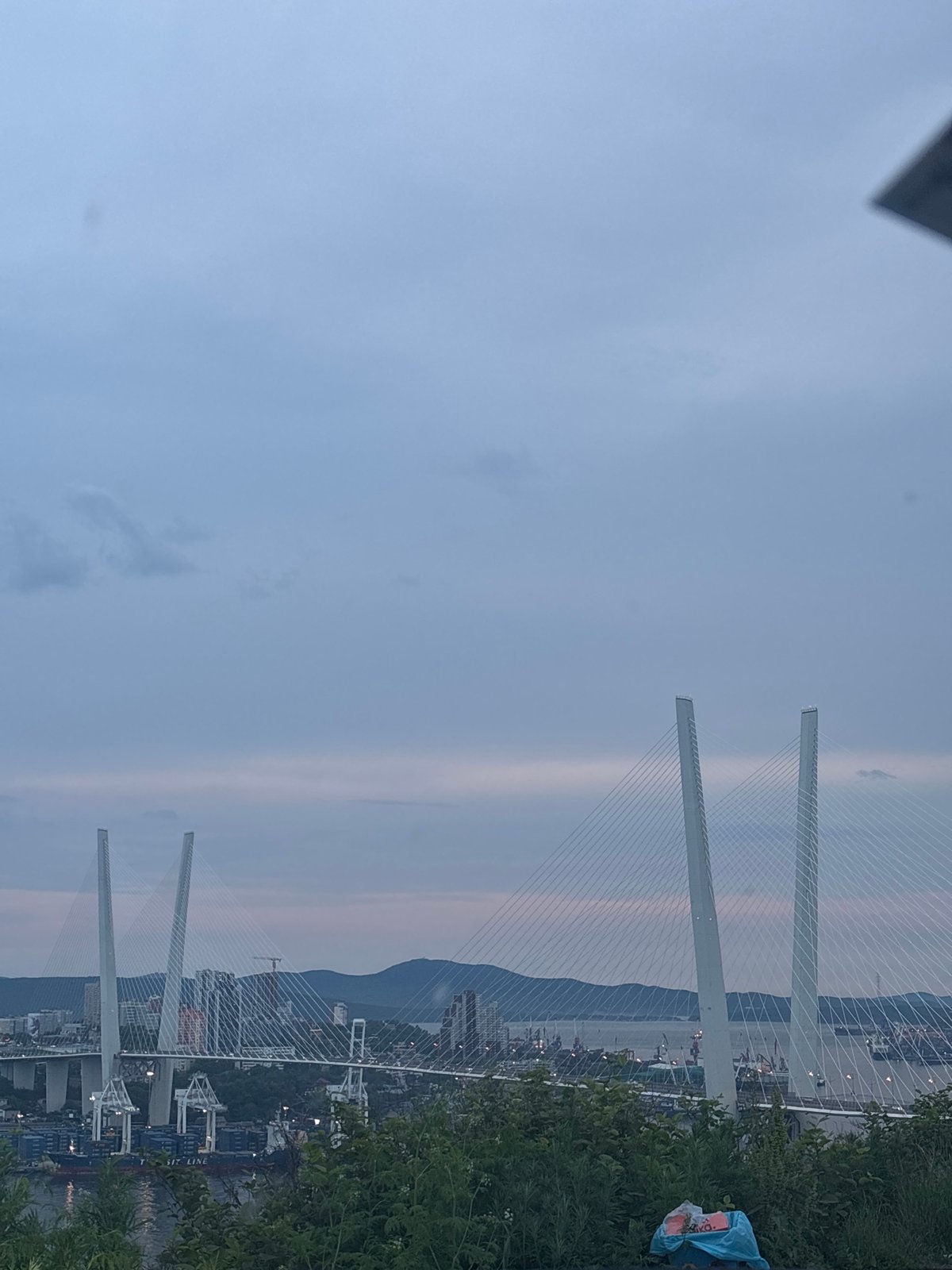 Driver documents Golden Bridge views during Vladivostok evening commute