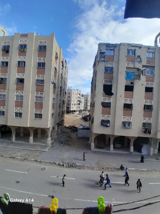 Daily life continues amid destruction in Khan Yunis