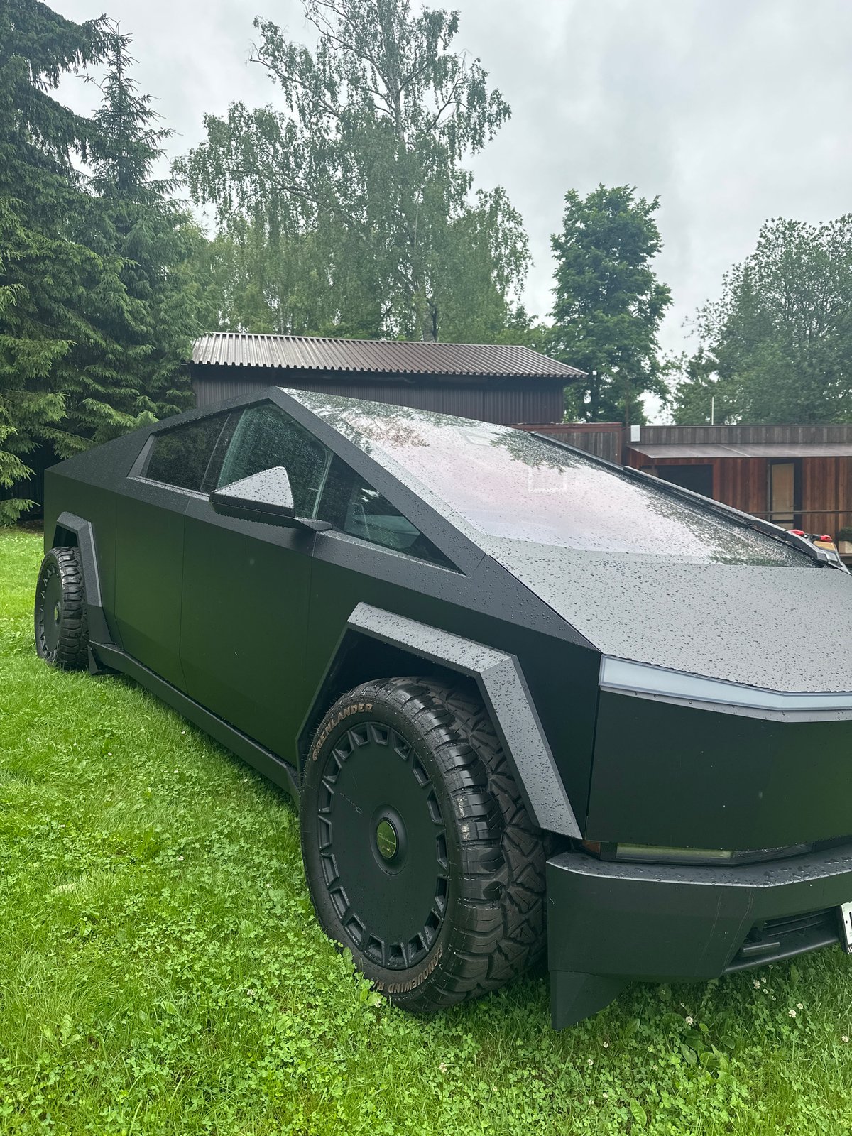 Cybertruck and art installations at Russian hydroelectric settlement