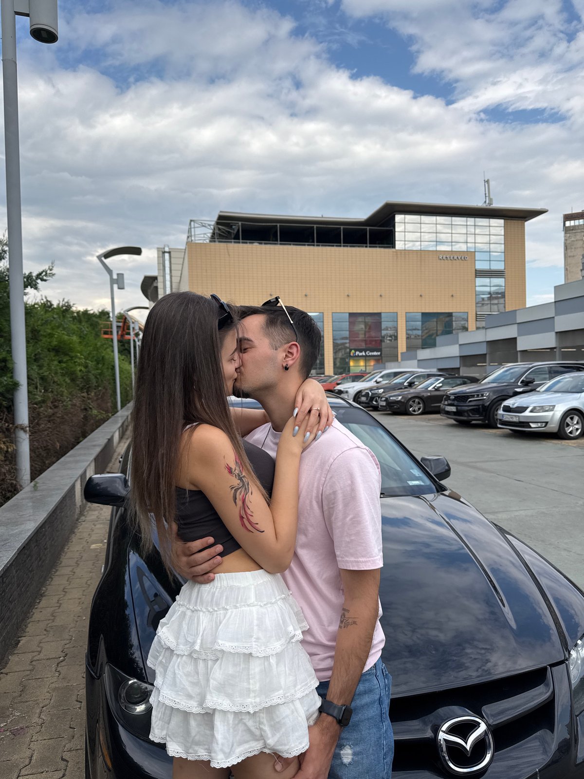 Sofia couple's romantic afternoon documented alongside local cafe dining