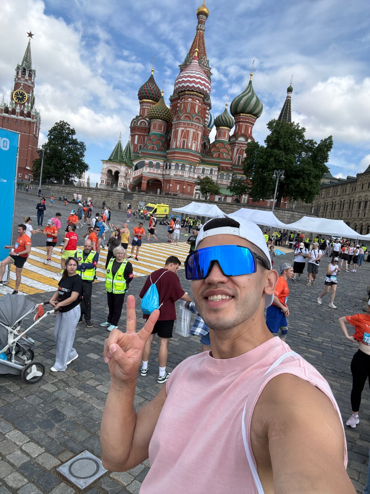 Marathon event draws crowds to Moscow's Red Square