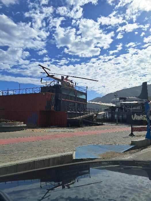 Witness documents Venezuelan coastal cities during afternoon travels