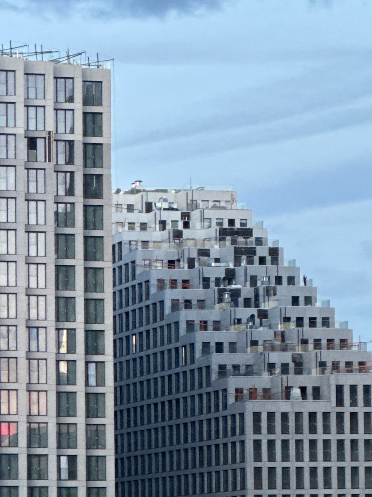 Moscow witness documents modern skyscrapers in brief photo sequence