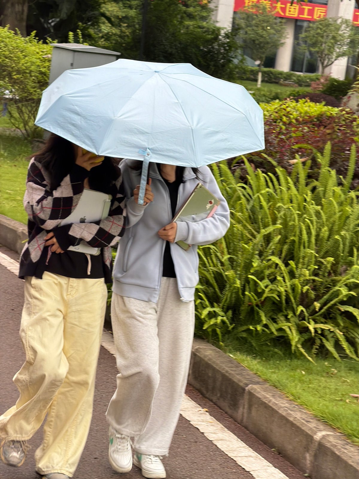Morning life observed across Jiangjin parks and streets