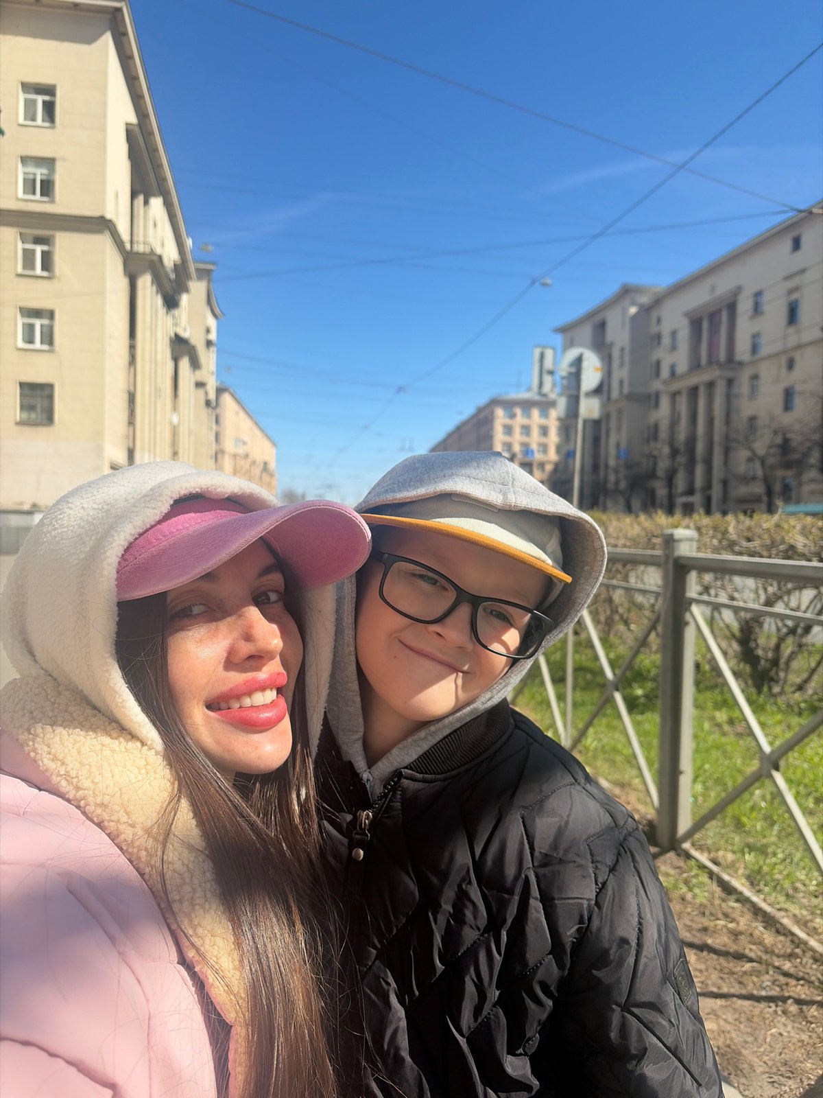 Sunny day photo session captured on Saint Petersburg streets