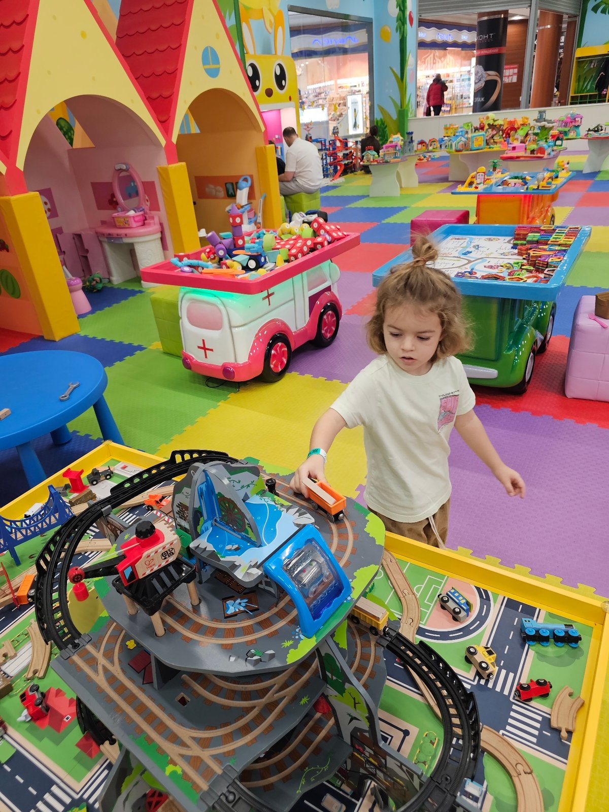 Child observed at indoor play area in Khimki