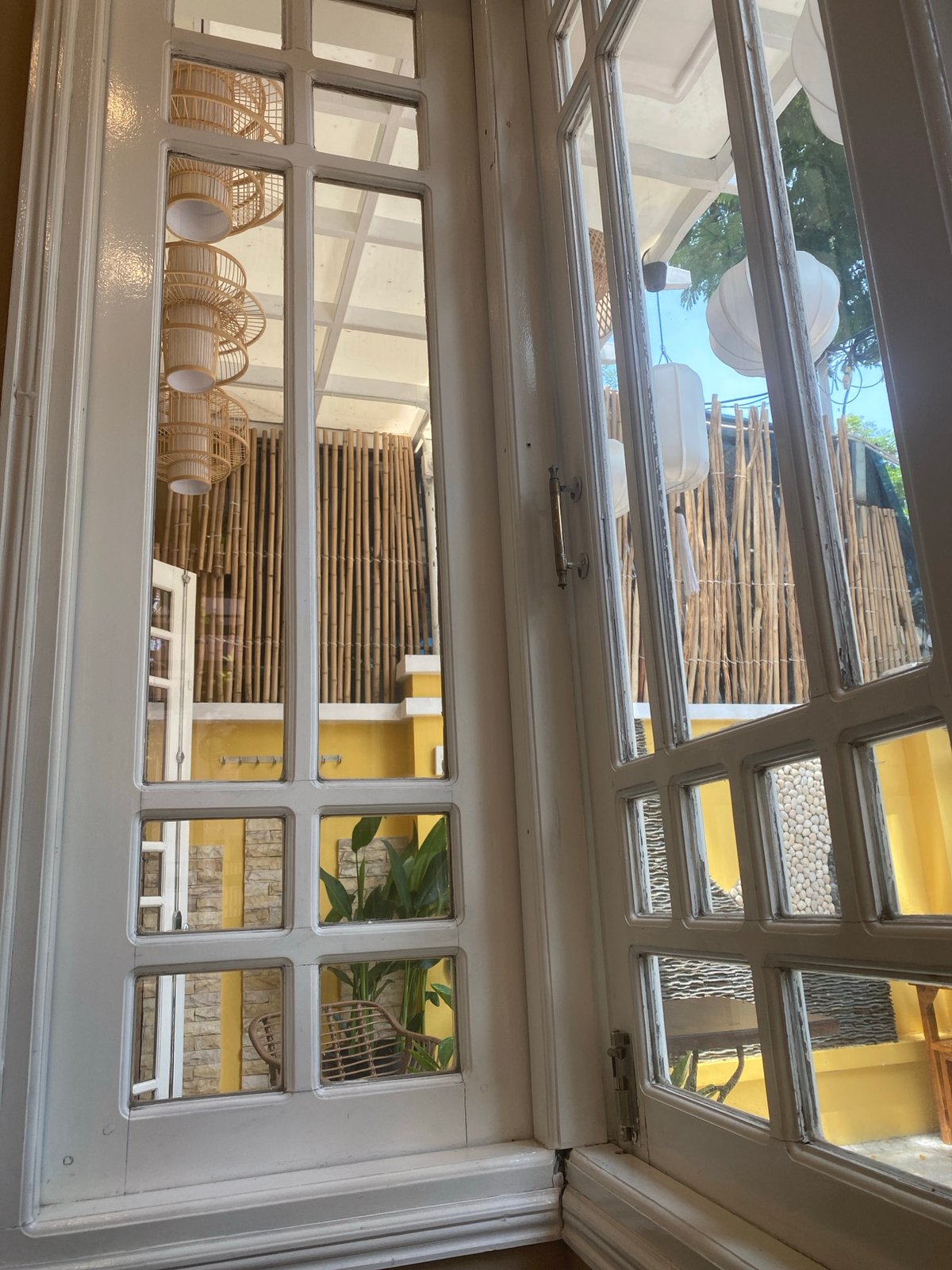 Laid-back morning at a cozy Đà Nẵng café